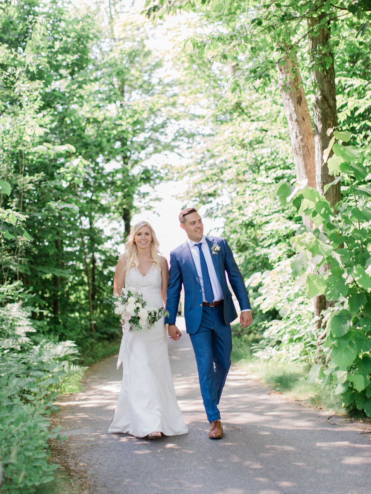 Corynn_Fowler_Photography_Toronto_Collingwood_Wedding_Photographer_candid_Natural_outdoor_Wedding_Relaxed_Lora_Bay_Thornbury104.jpg