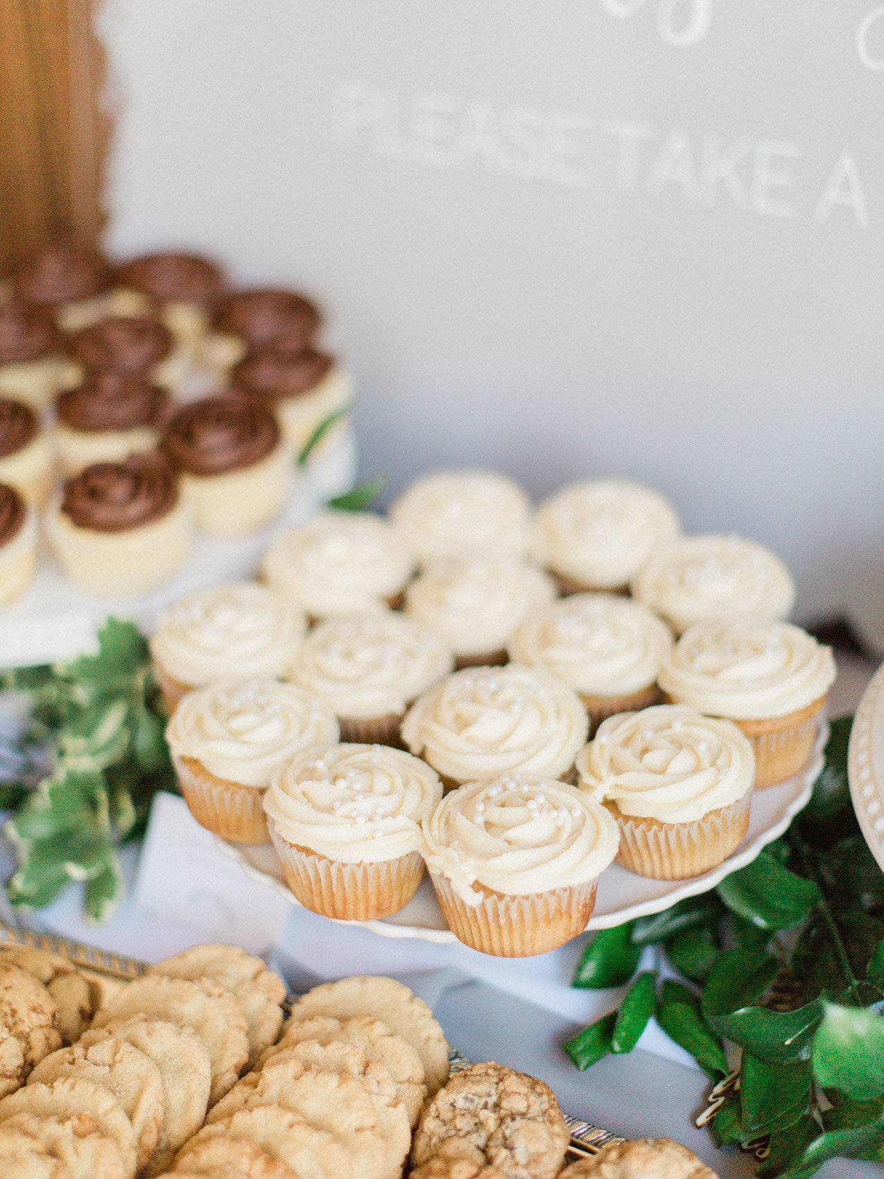 Corynn_Fowler_Photography_Toronto_Collingwood_Wedding_Photographer_candid_Natural_outdoor_Wedding_Relaxed_Lora_Bay_Thornbury186.jpg