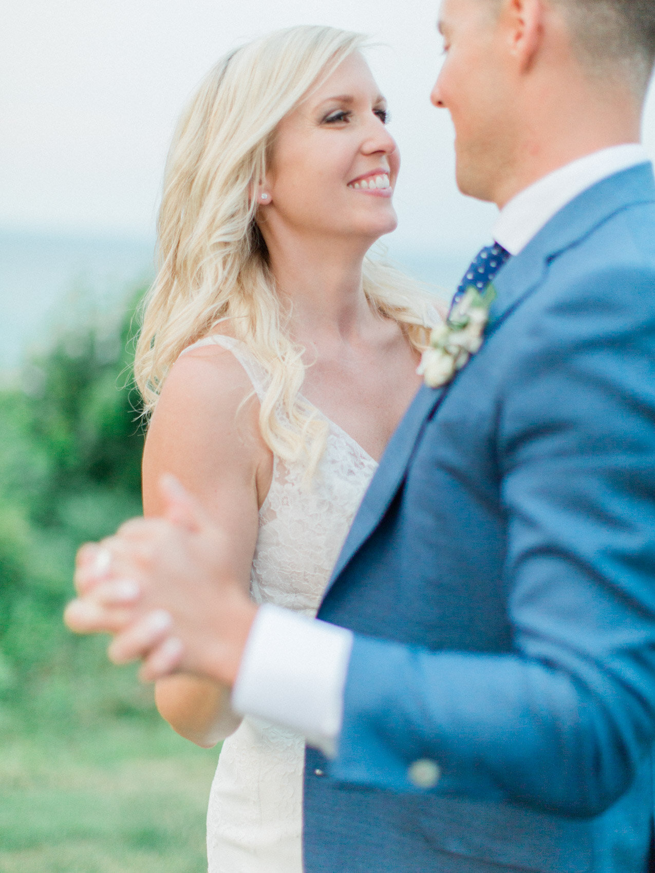 Corynn_Fowler_Photography_Toronto_Collingwood_Wedding_Photographer_candid_Natural_outdoor_Wedding_Relaxed_Lora_Bay_Thornbury236.jpg