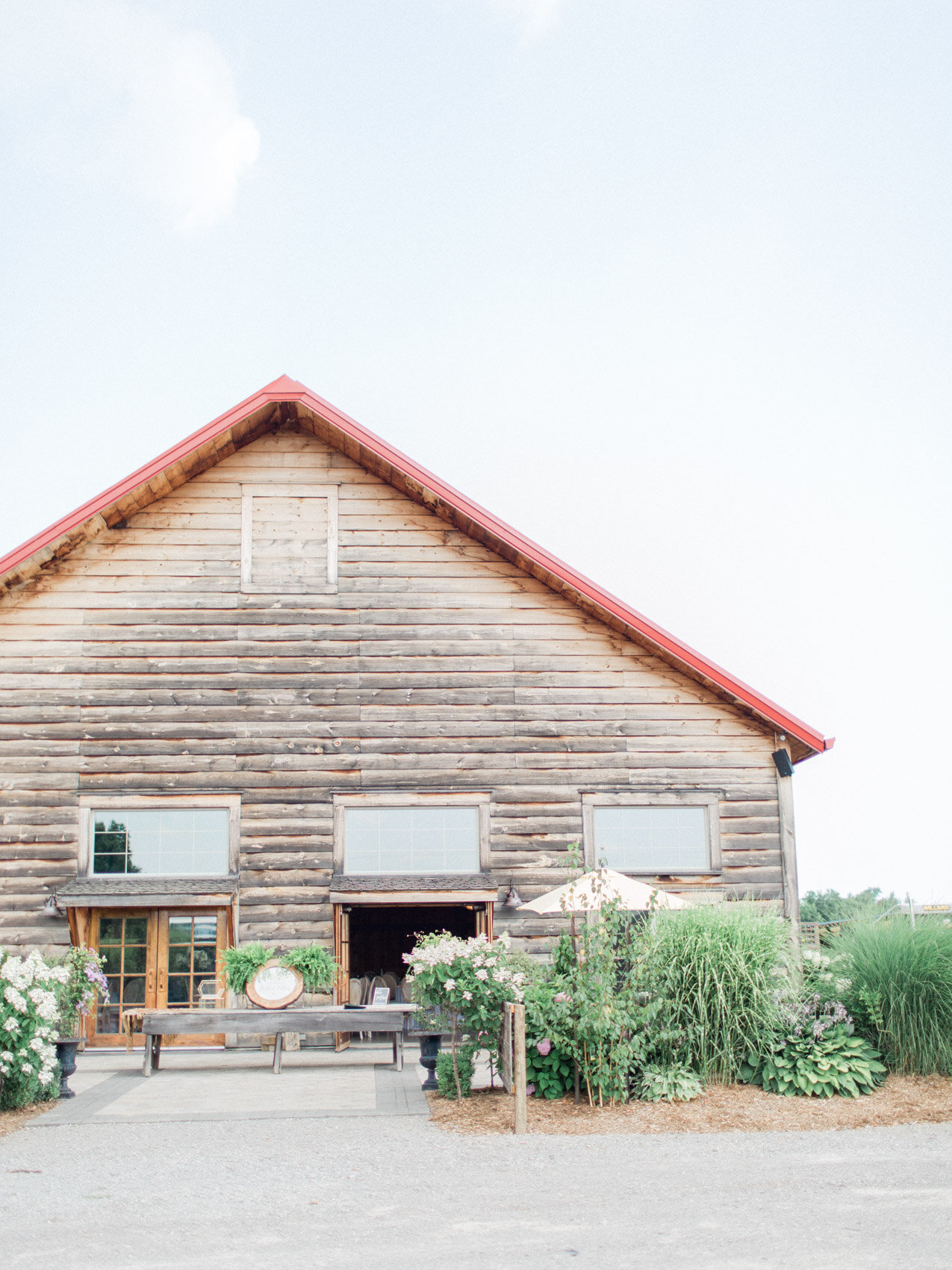 Corynn_Fowler_Photography_Toronto_Collingwood_Wedding_Photographer_candid_Natural_outdoor_Wedding_Relaxed_Niagara_Wedding1.jpg