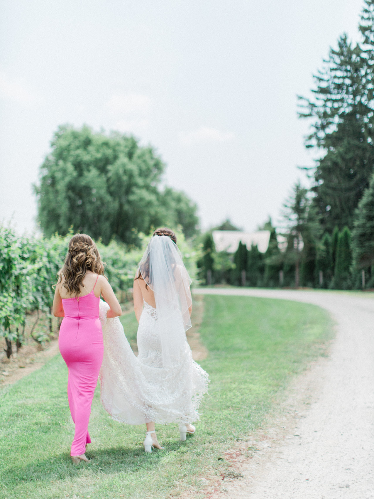 Corynn_Fowler_Photography_Toronto_Collingwood_Wedding_Photographer_candid_Natural_outdoor_Wedding_Relaxed_Niagara_Wedding35.jpg