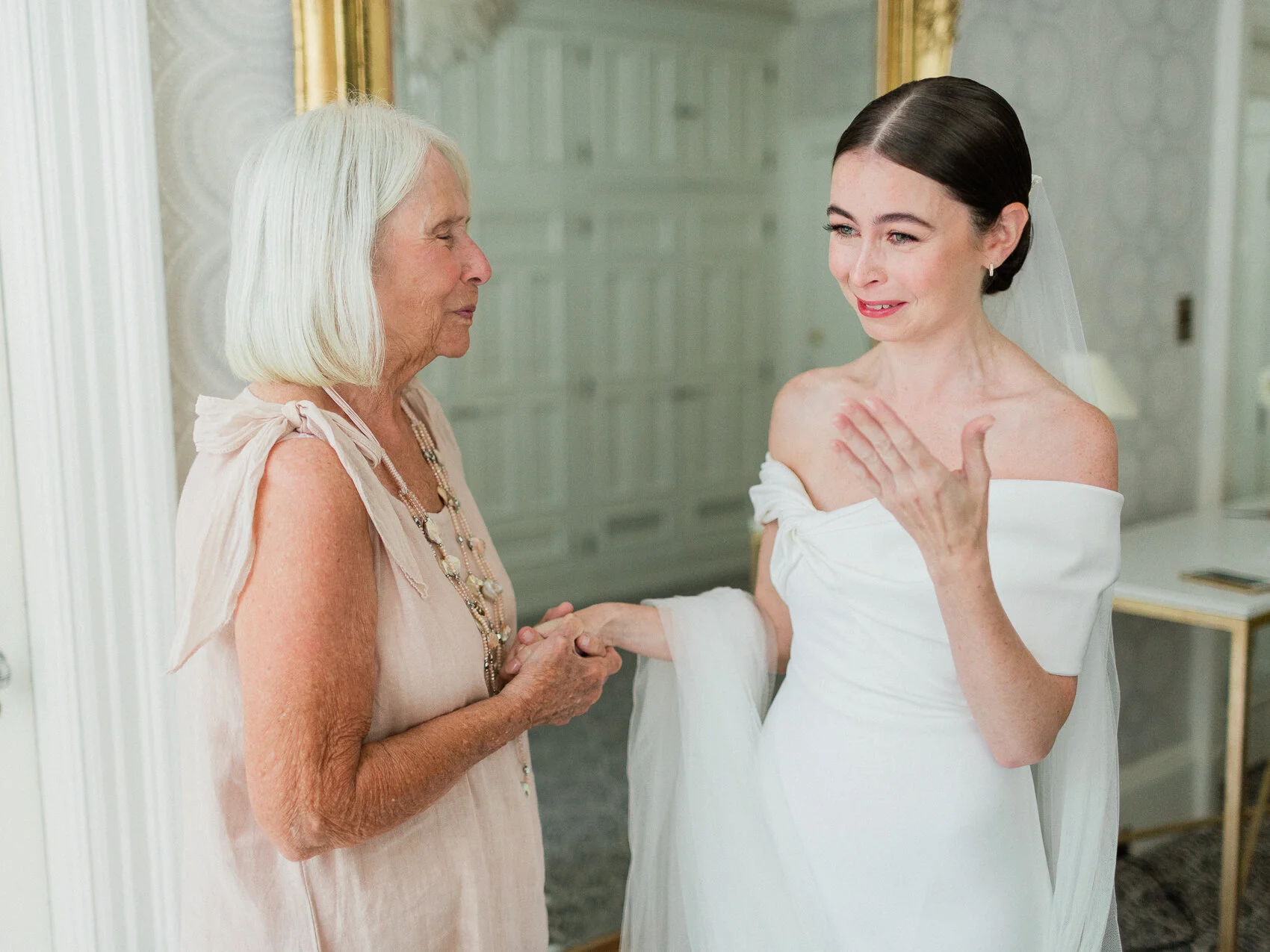 Top 10 Emotional Wedding Photographs To Have From Your Wedding Day