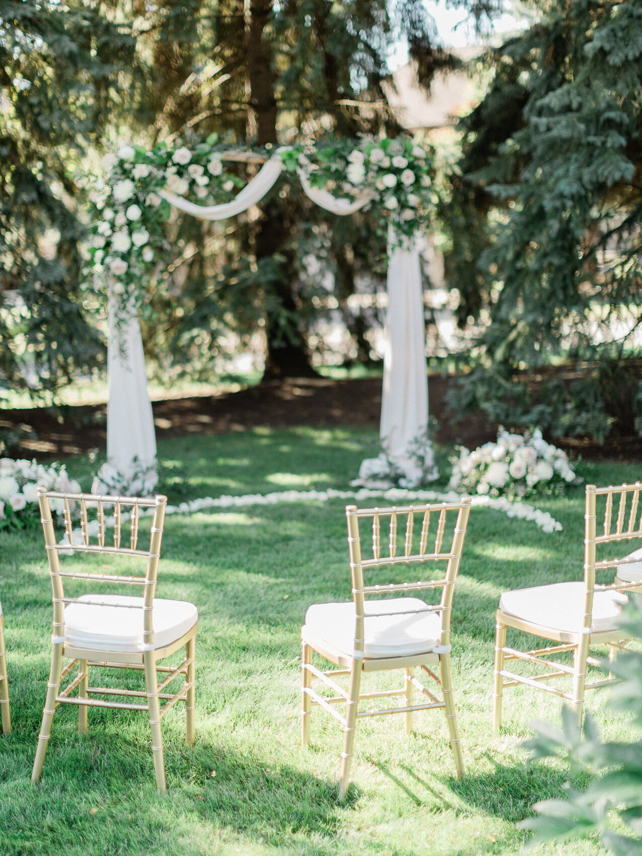 a classic floral wedding arch at a backyard wedding