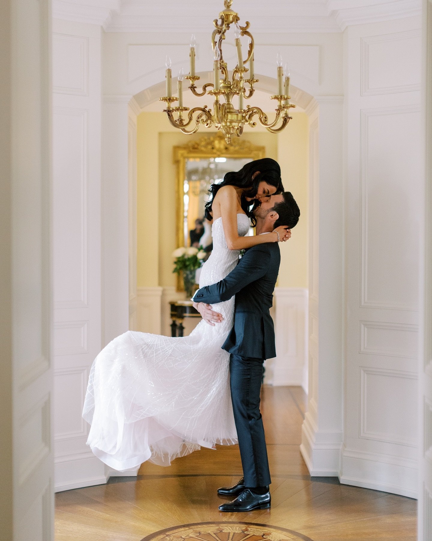 Some sneak peeks and heartfelt moments from C&amp;A&rsquo;s stunning backyard wedding this summer. 
@vita_eventplanning