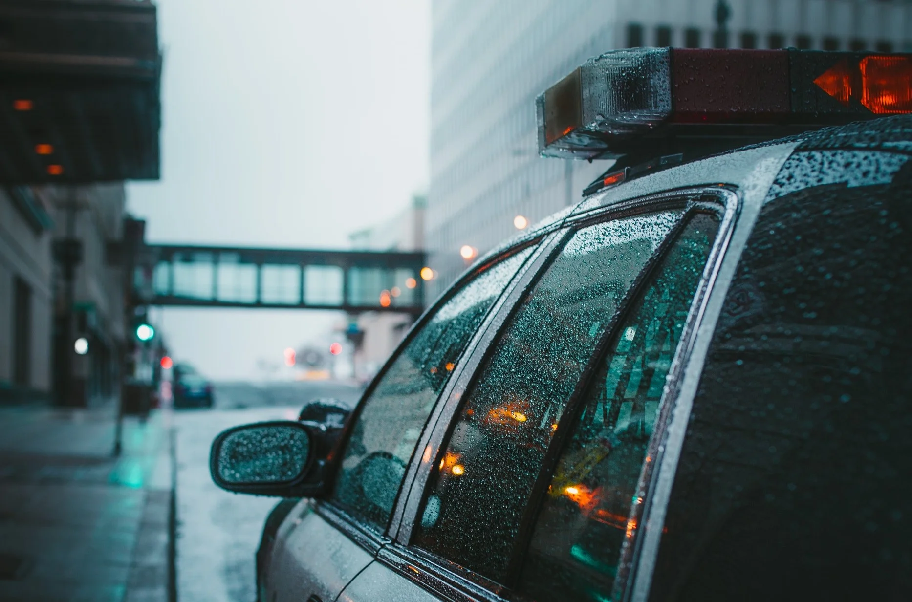 car-police-car-rain-2422269.jpg