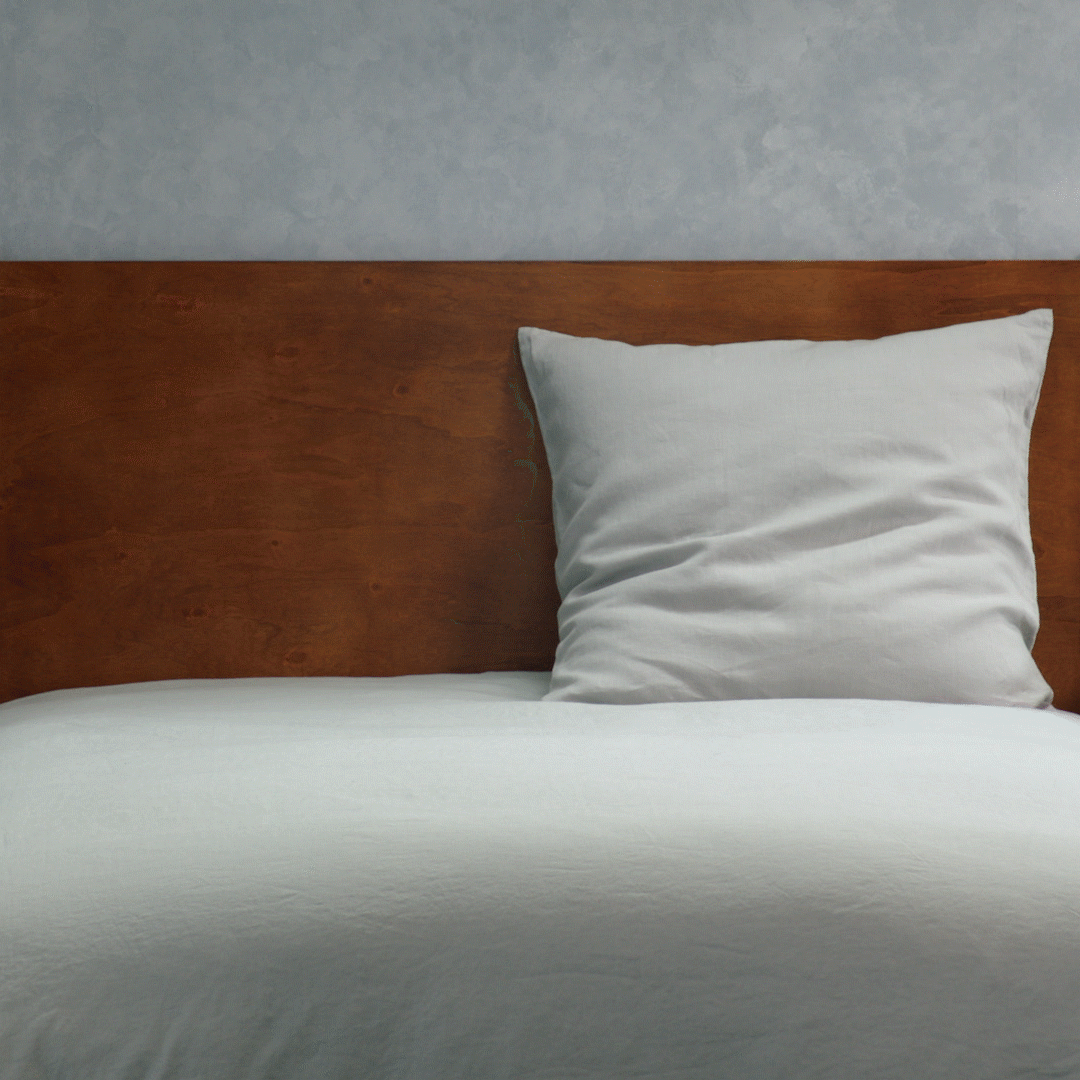 WestElm_HowToStyleABed.gif