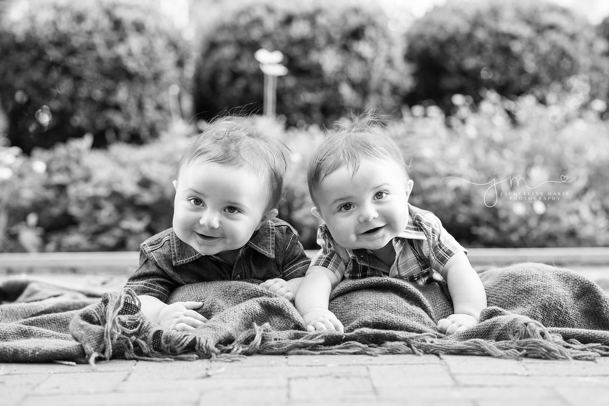 Baby photographer Columbus Ohio | Twin milestone photography | Garin & Gino are 6 months