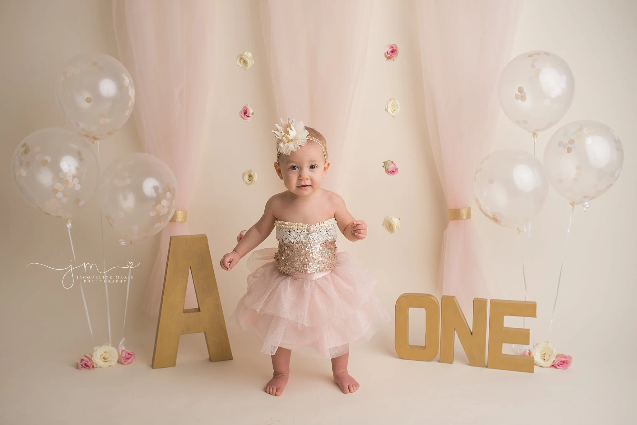 Happy 1st Birthday Adelynn | Columbus Ohio Baby Photographer | Columbus Ohio First Birthday Portraits | Cake Smash Photography