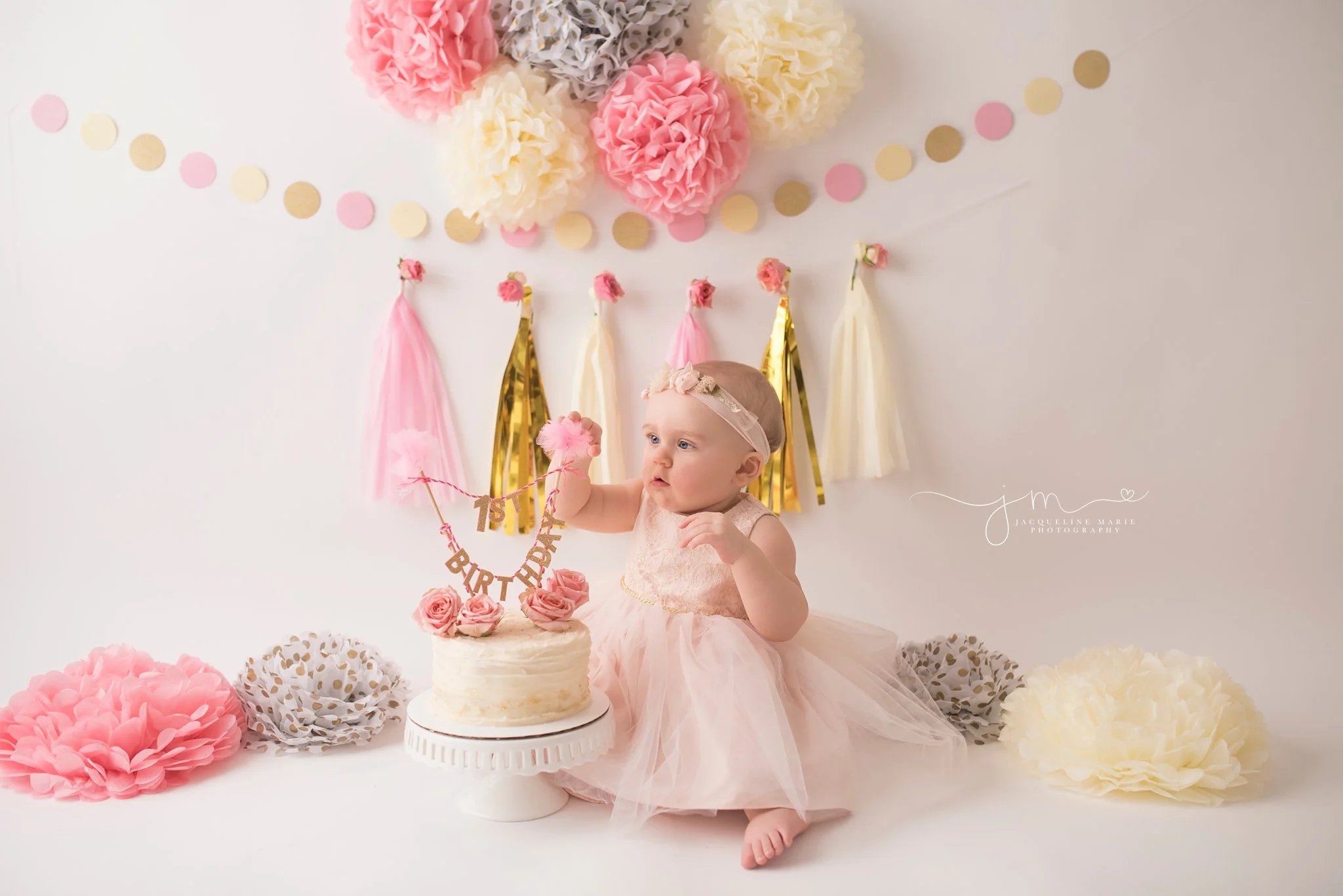 columbus ohio baby photographer features portrait with baby girl eating cake