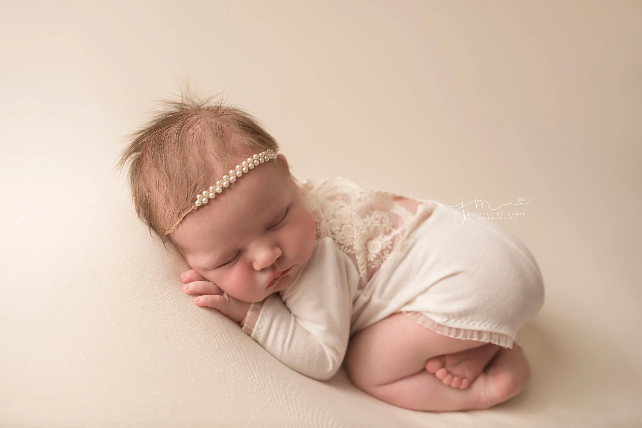 Newborn photographer Columbus Ohio | Newborn photography featuring baby girl inColumbus Ohio | Meet Baby Allie