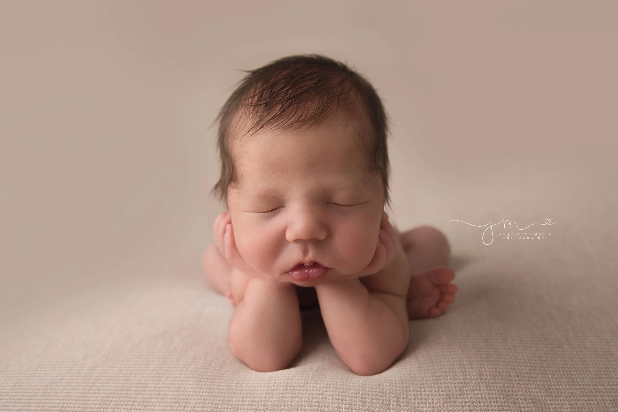Columbus Ohio Newborn Photographer | Newborn Photography Columbus Ohio featuring big brother and newborn baby | Welcome Baby Ethan