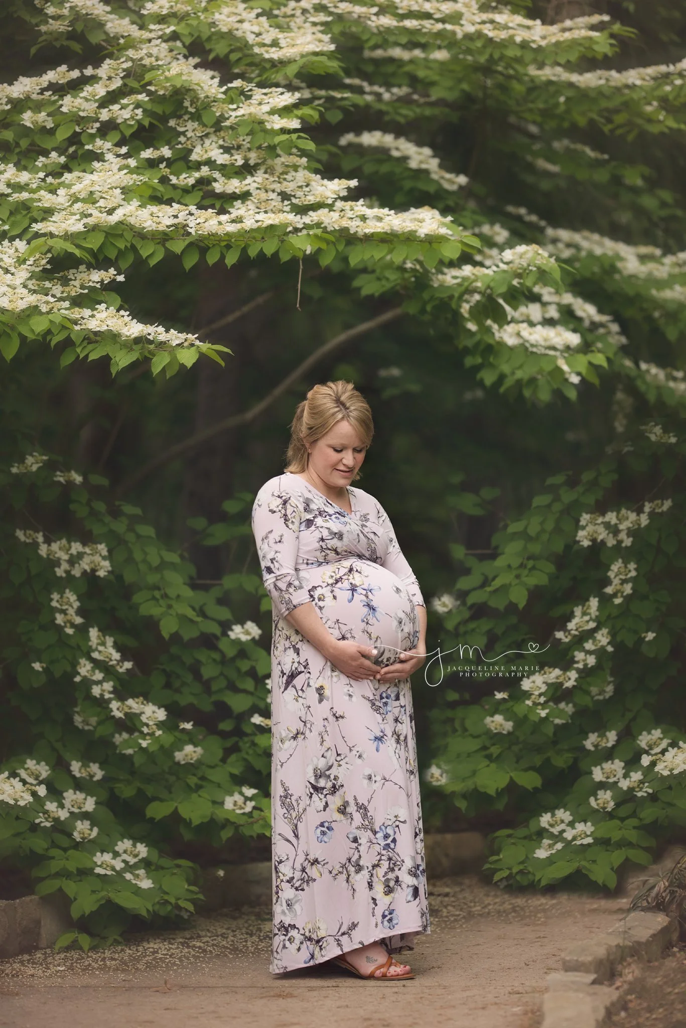 Outdoor maternity photography session with white flowers in Columbus Ohio