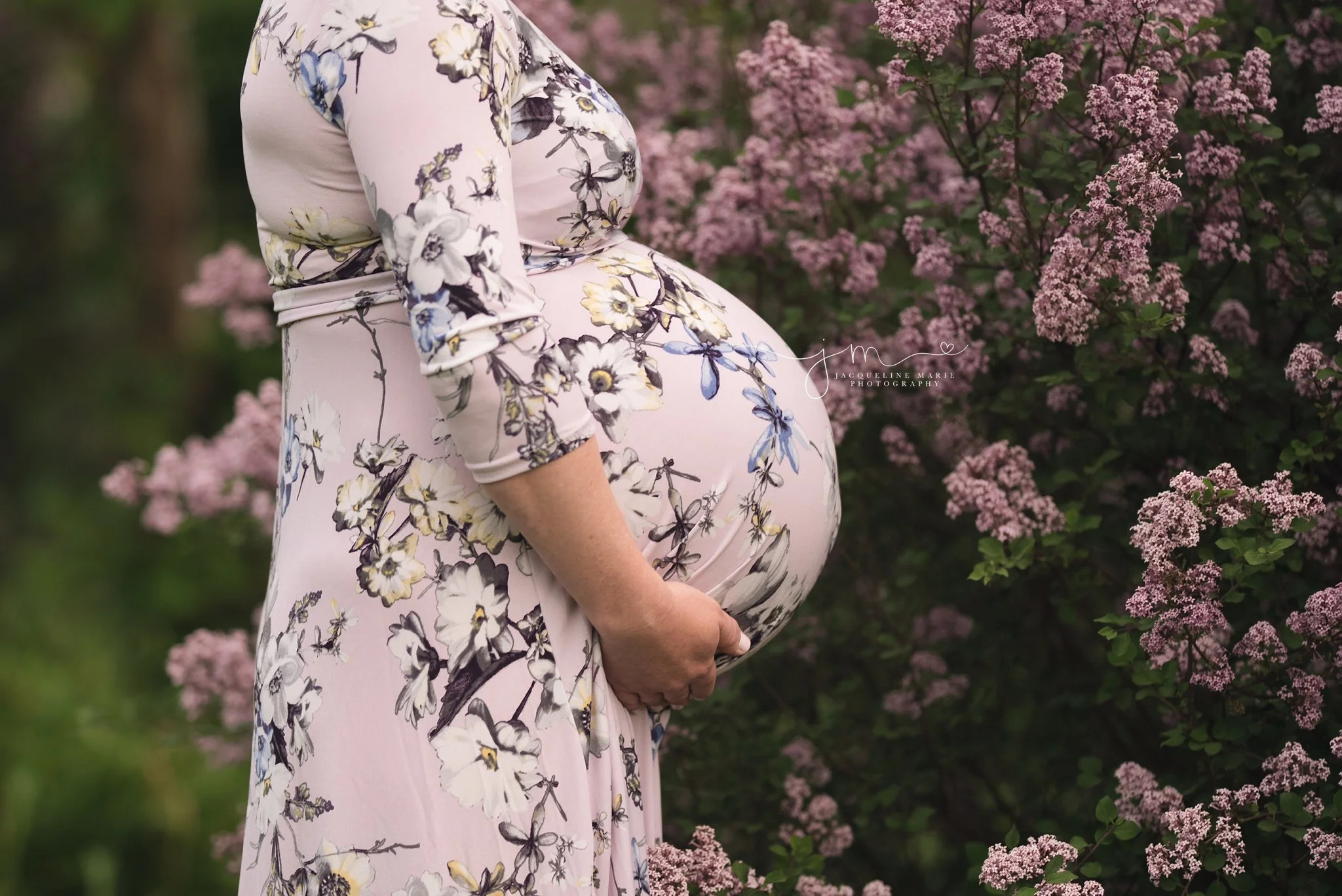 mother to be wears purple floral gown for maternity session in Columbus Ohio