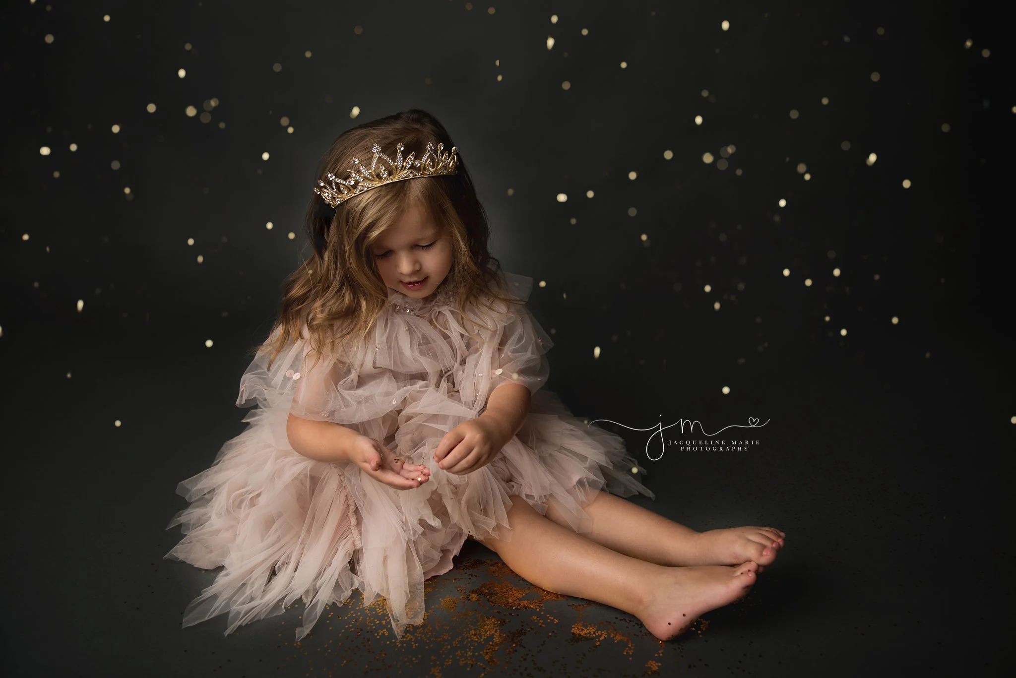 glitter photo shoot for little girl wearing pink tutu du mode and gold crown