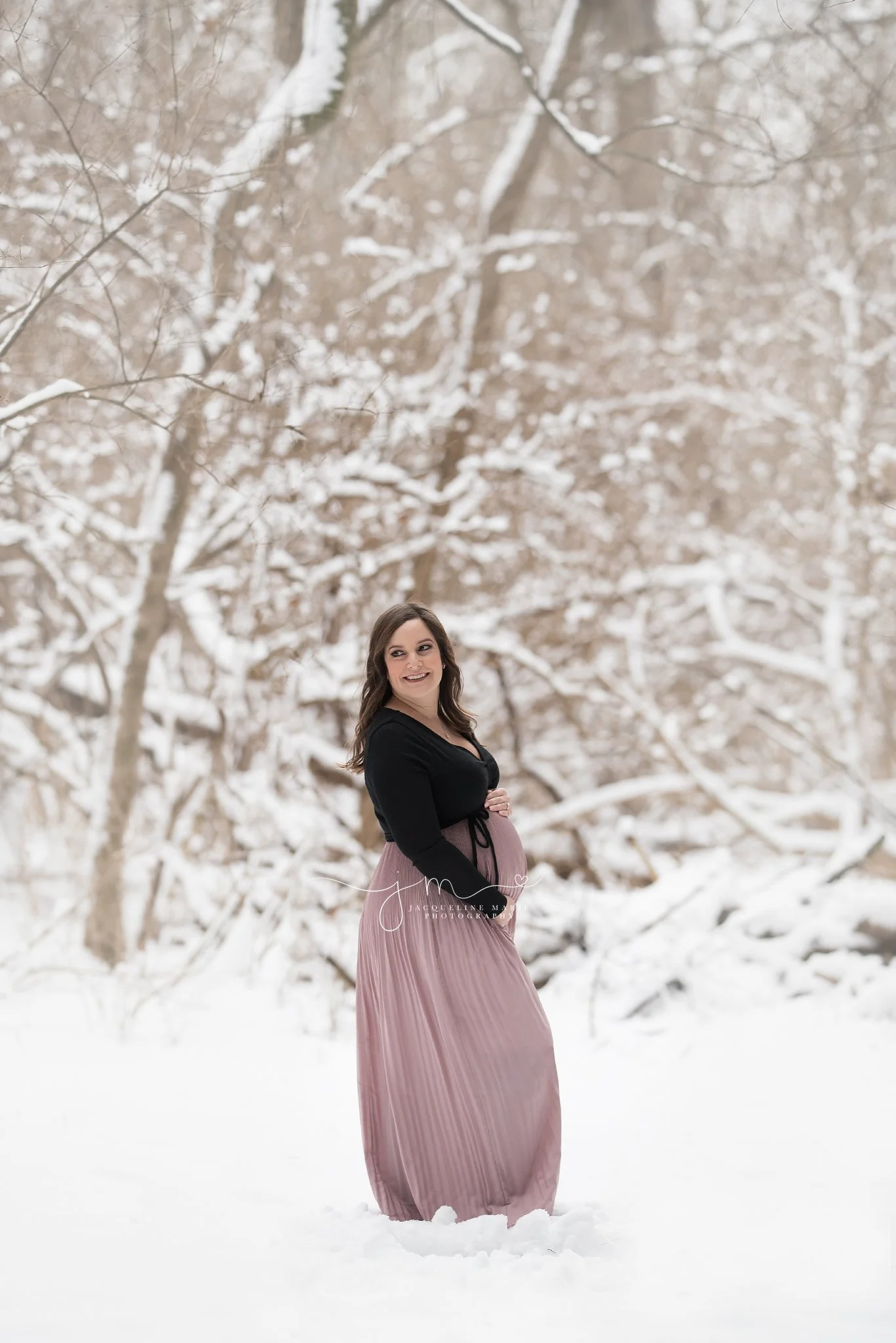 pregnancy and maternity pictures in the snow in columbus ohio