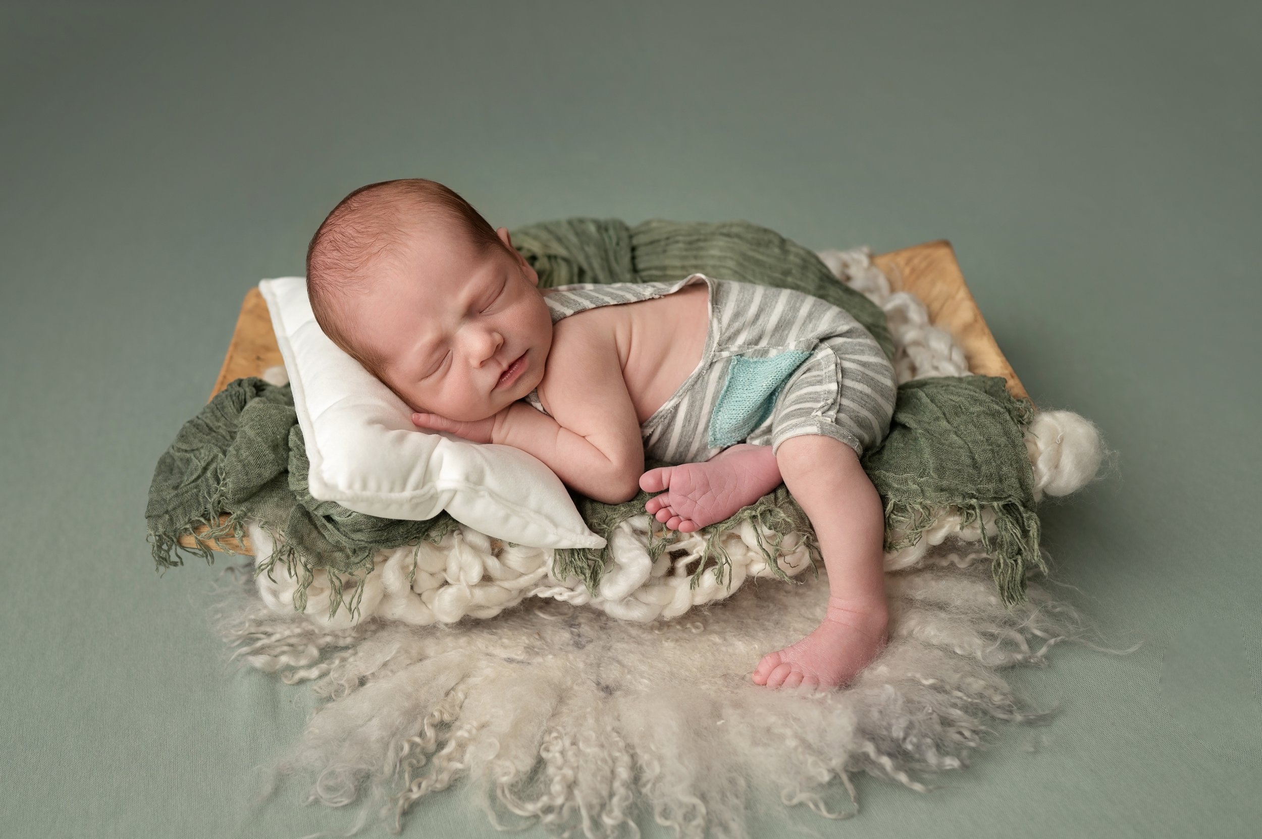 baby boy newborn photos in columbus ohio.jpg