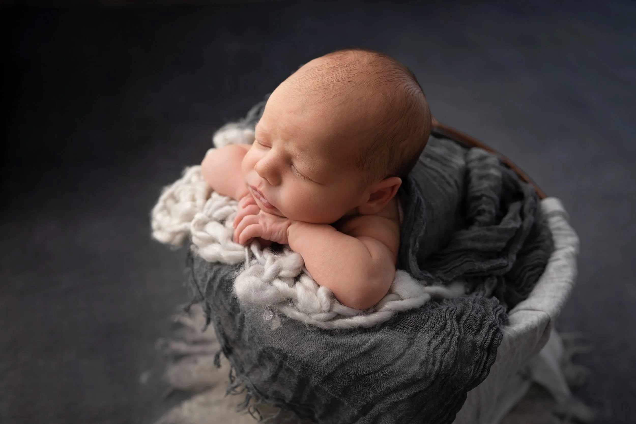 columbusohio-newbornphotographer-8.jpg