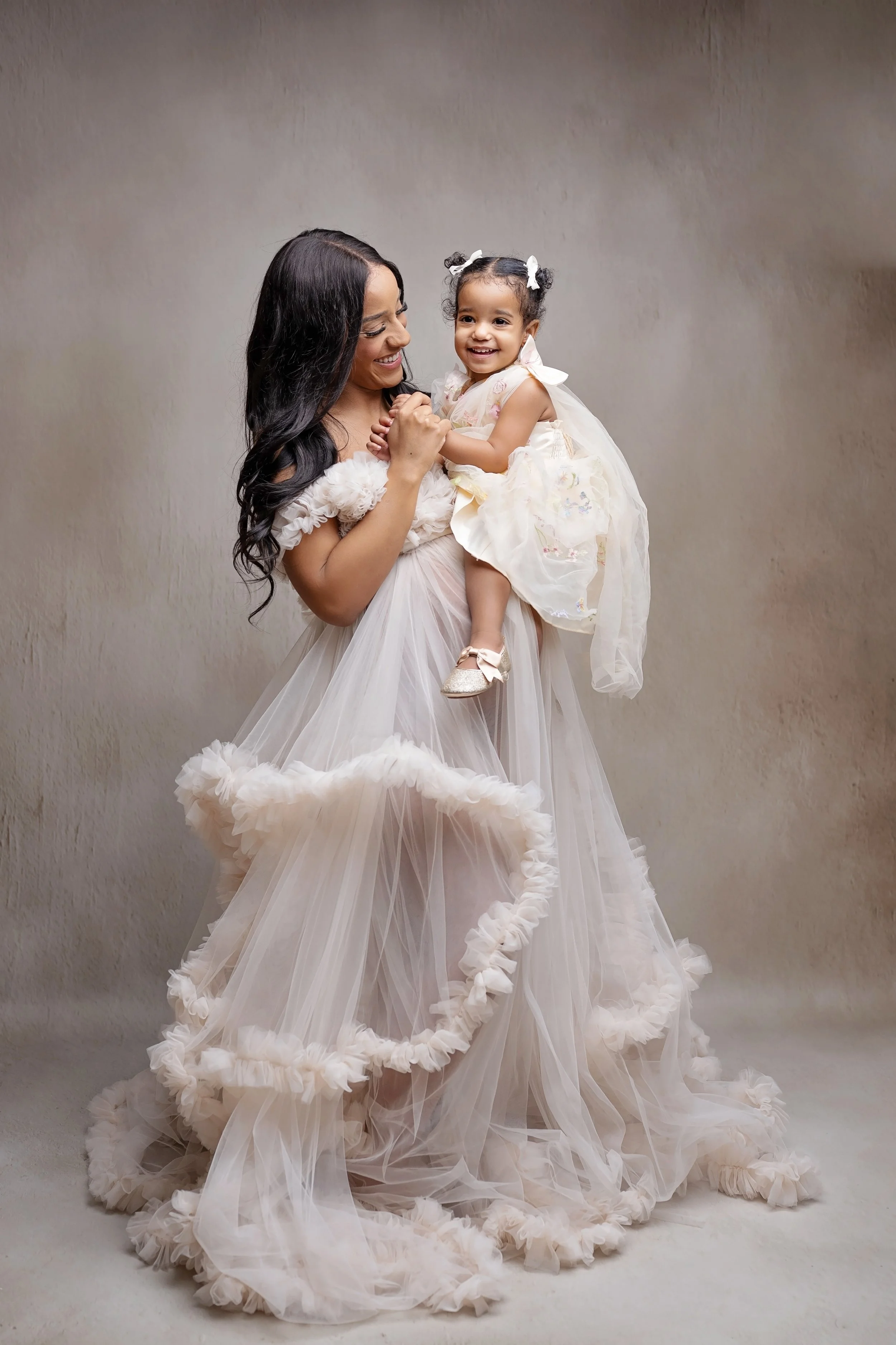 columbus-ohio-maternity-photography-elegant-mom-and-daughter.jpg