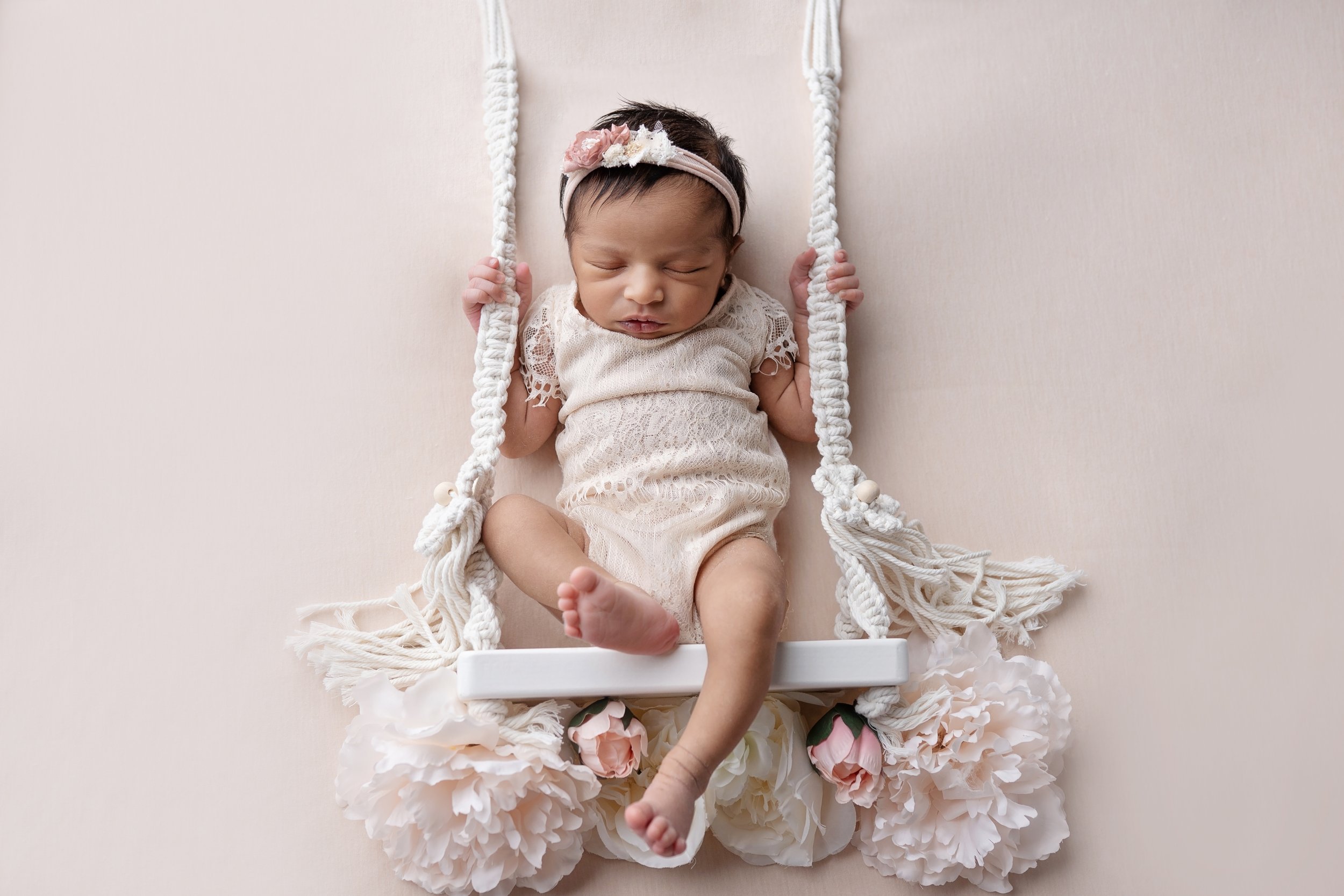 Newborn Photography in Columbus, Ohio |  When Should You Book Your Session?