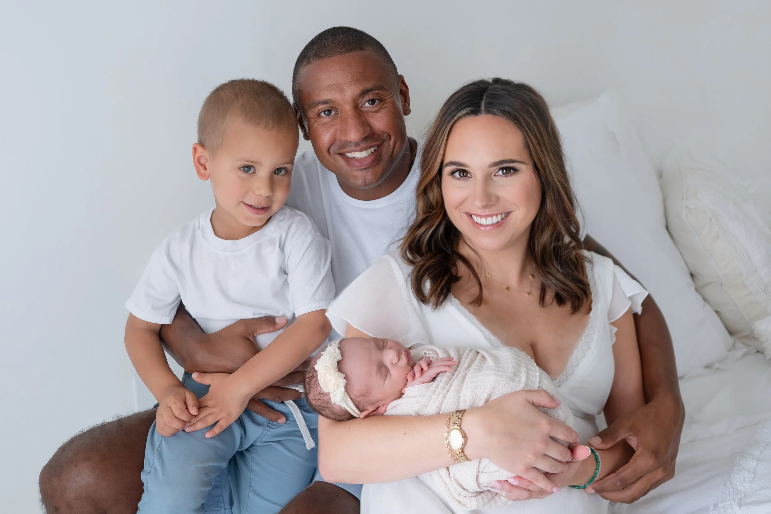 newborn baby, sibling, and family professional photos in Columbus Ohio