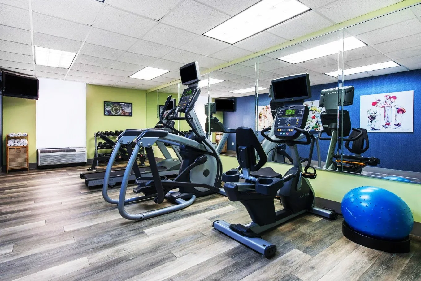 HolidayInn_fitnesscenter.jpg