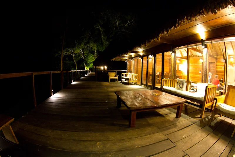 Pluma Lodge at night