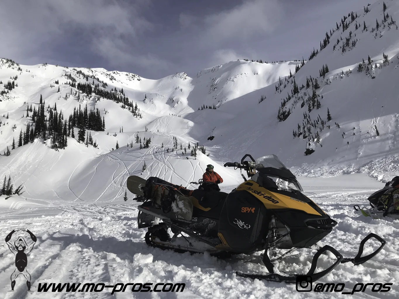 109_Snowbike_Timbersled Rack_Tsaina Rack_CFR rack_Cheetah Factory Racing_Snowboard rack_snowboard_snowmobile bag_Snowmobile_timbersled bag_gas Rack_Gear_Gun Rack_LinQ Snowboard Ski_Ski_Snowboarding_T.jpg