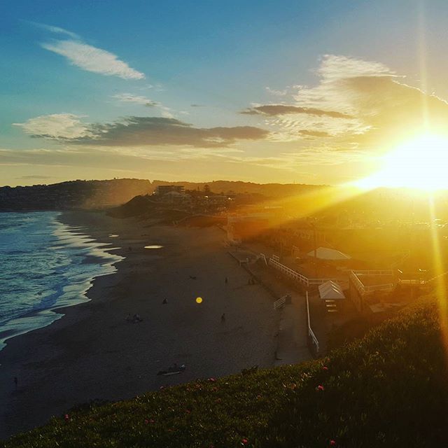 What a beautiful view to bring in the long weekend! I could never tire of sunsets like this. Feeling so grateful to be living here #mindfulness #gratitude #naturehealing #fuelyourmind #sunsets #newcastle #newcastlensw #beachviews