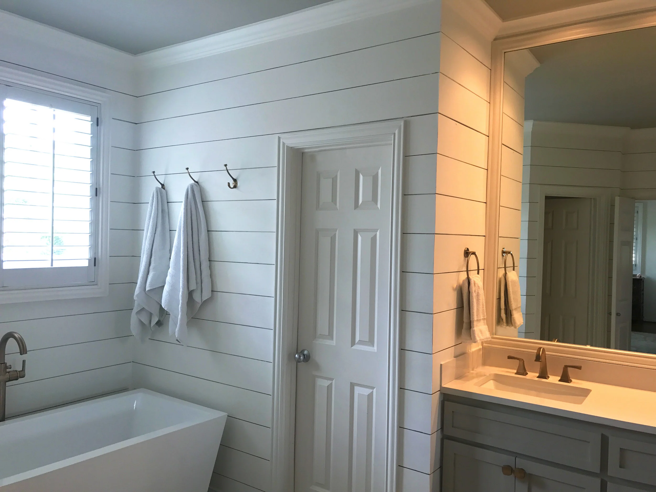 farmhouse bathroom