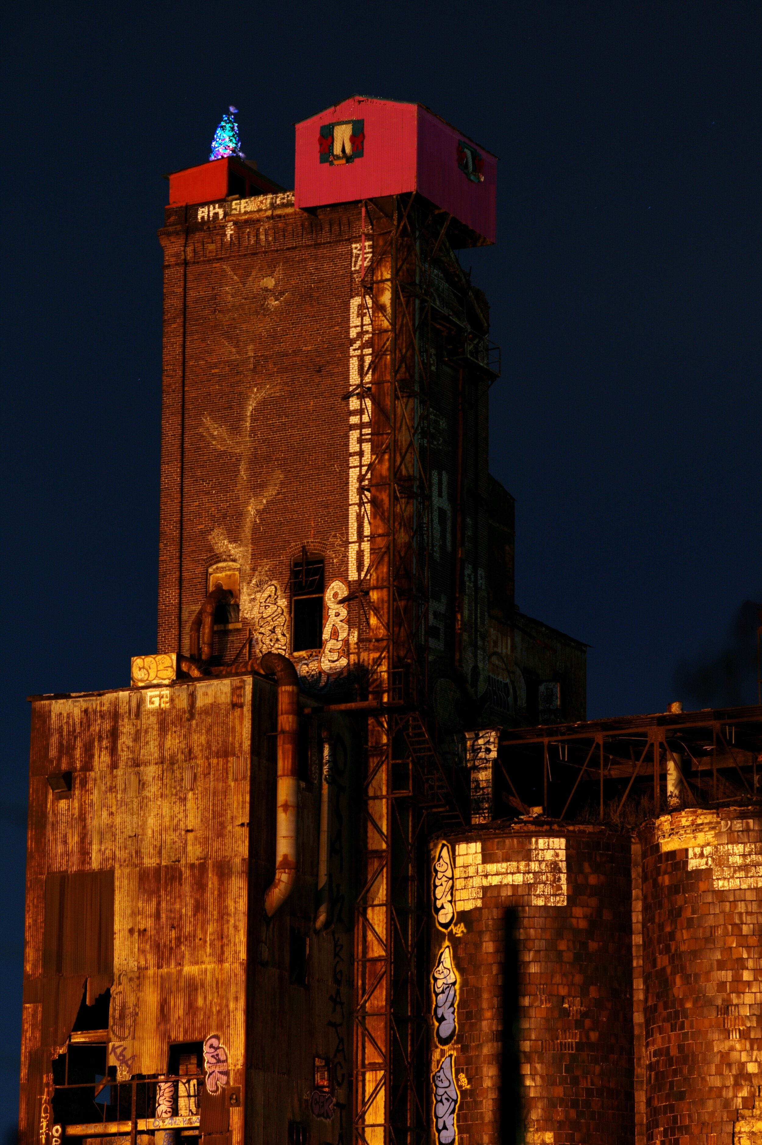 "Little Pink" (Canada Malting Plant), Montreal