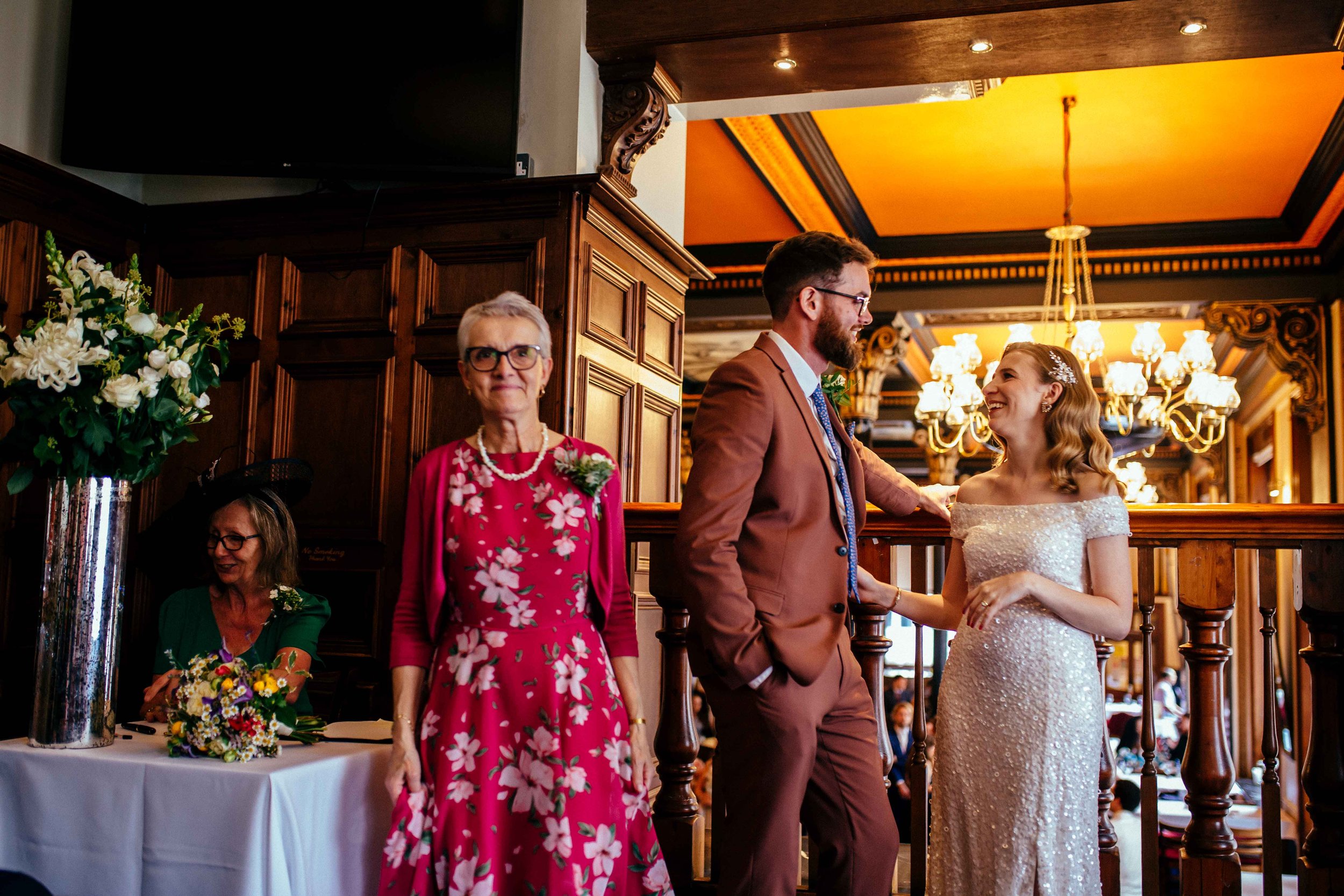 Whetherspoons pub wedding knights templar london relaxed wedding photography 019.jpg