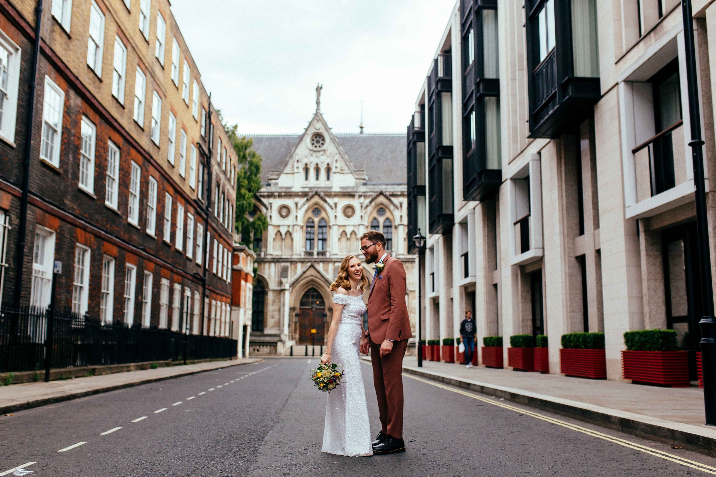 Whetherspoons pub wedding knights templar london relaxed wedding photography 036.jpg