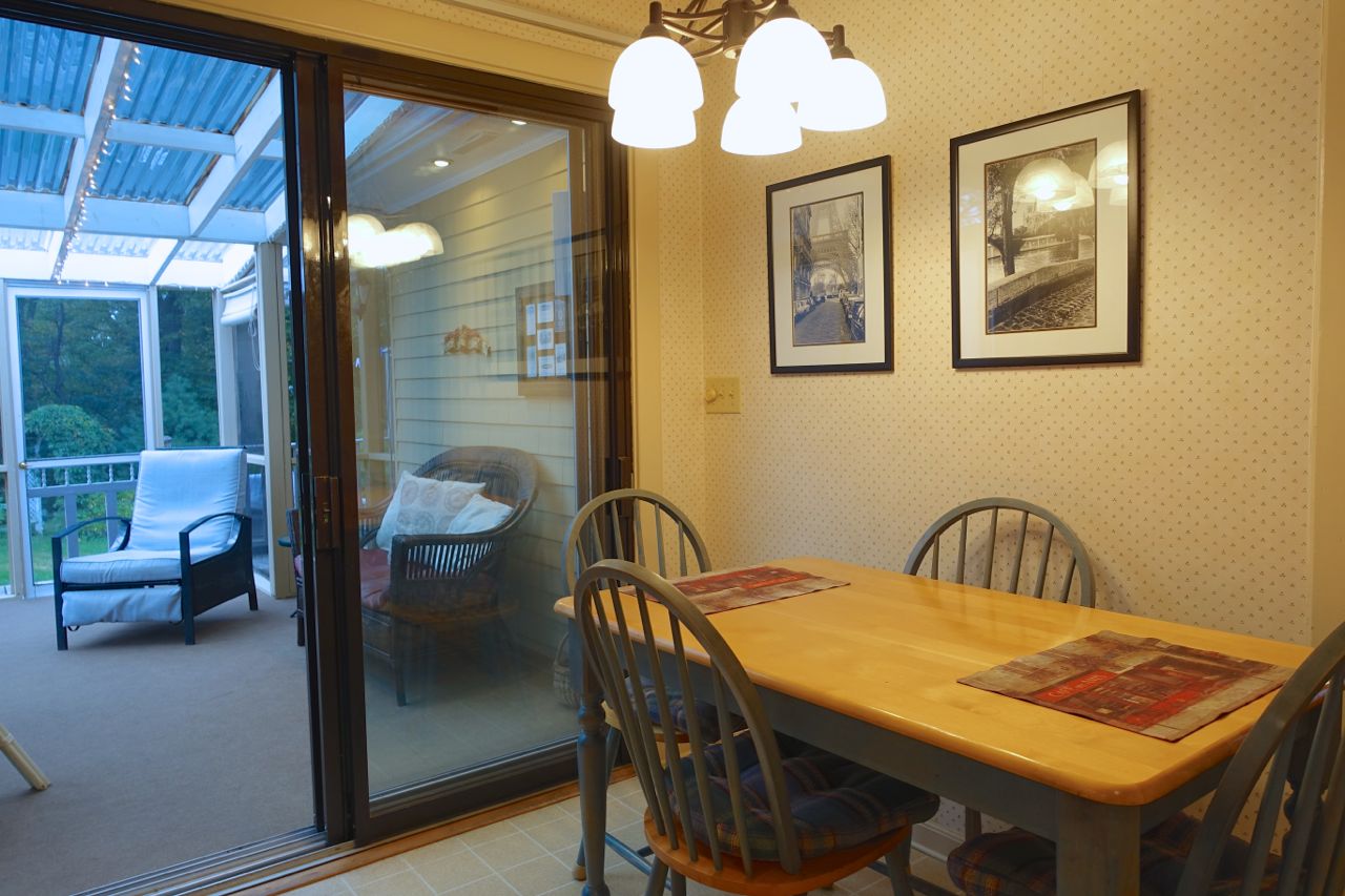 Eating area in the Kitchen