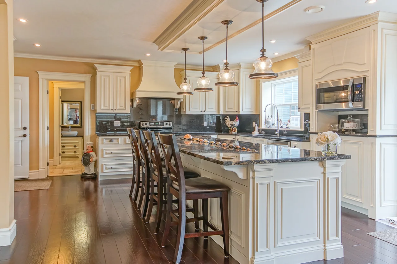 1563 Sarah Dr - Coldbrook-1018.jpg