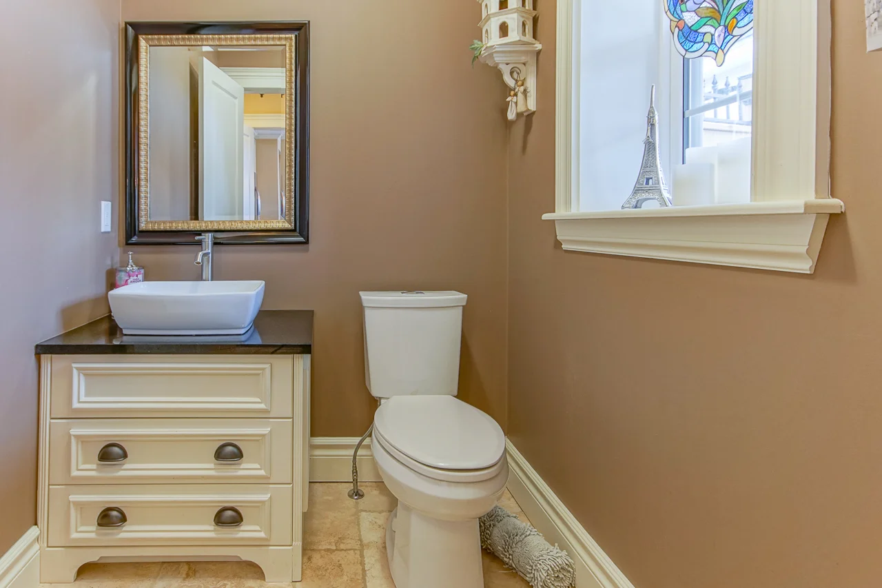 1563 Sarah Dr - Coldbrook-1027.jpg