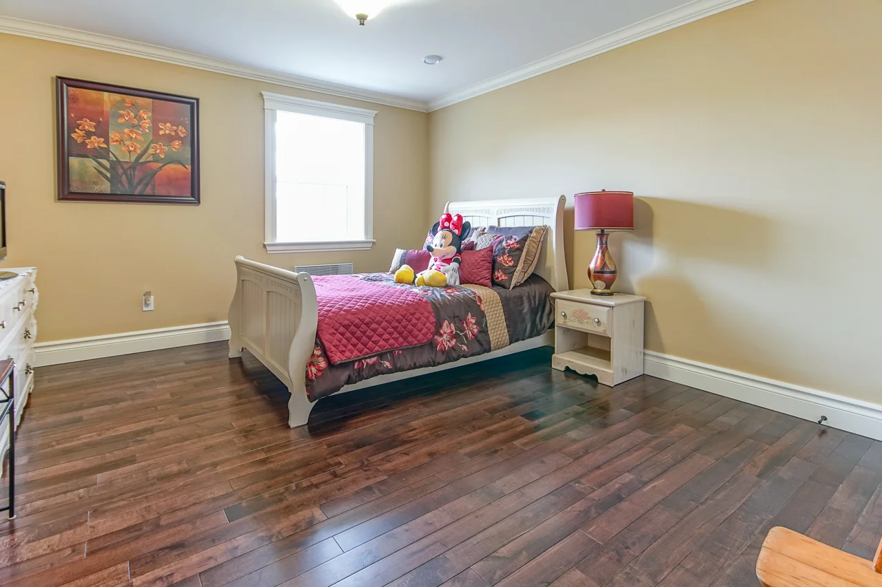 1563 Sarah Dr - Coldbrook-1035.jpg