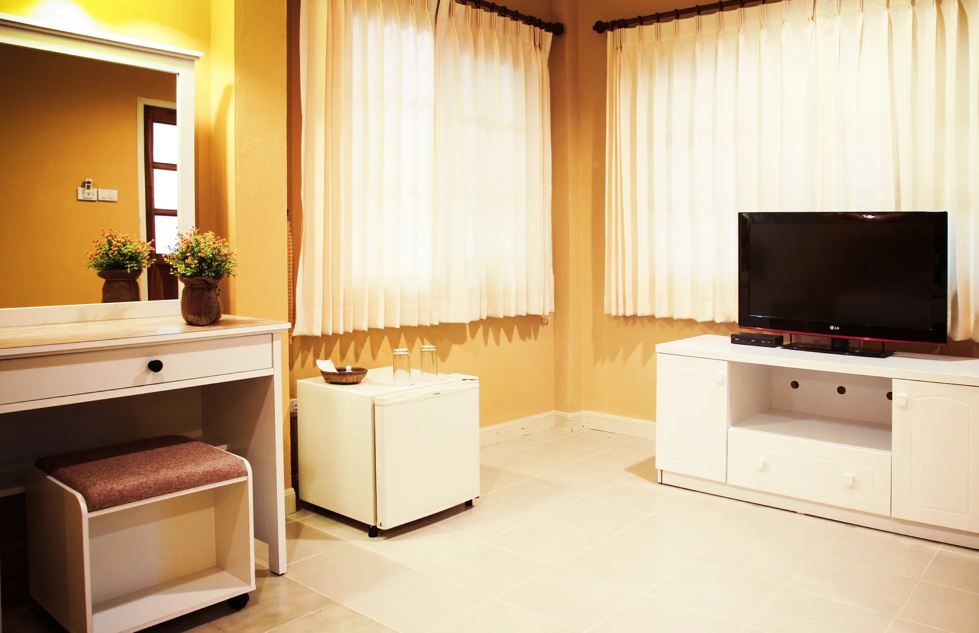 Burgandy : Interior