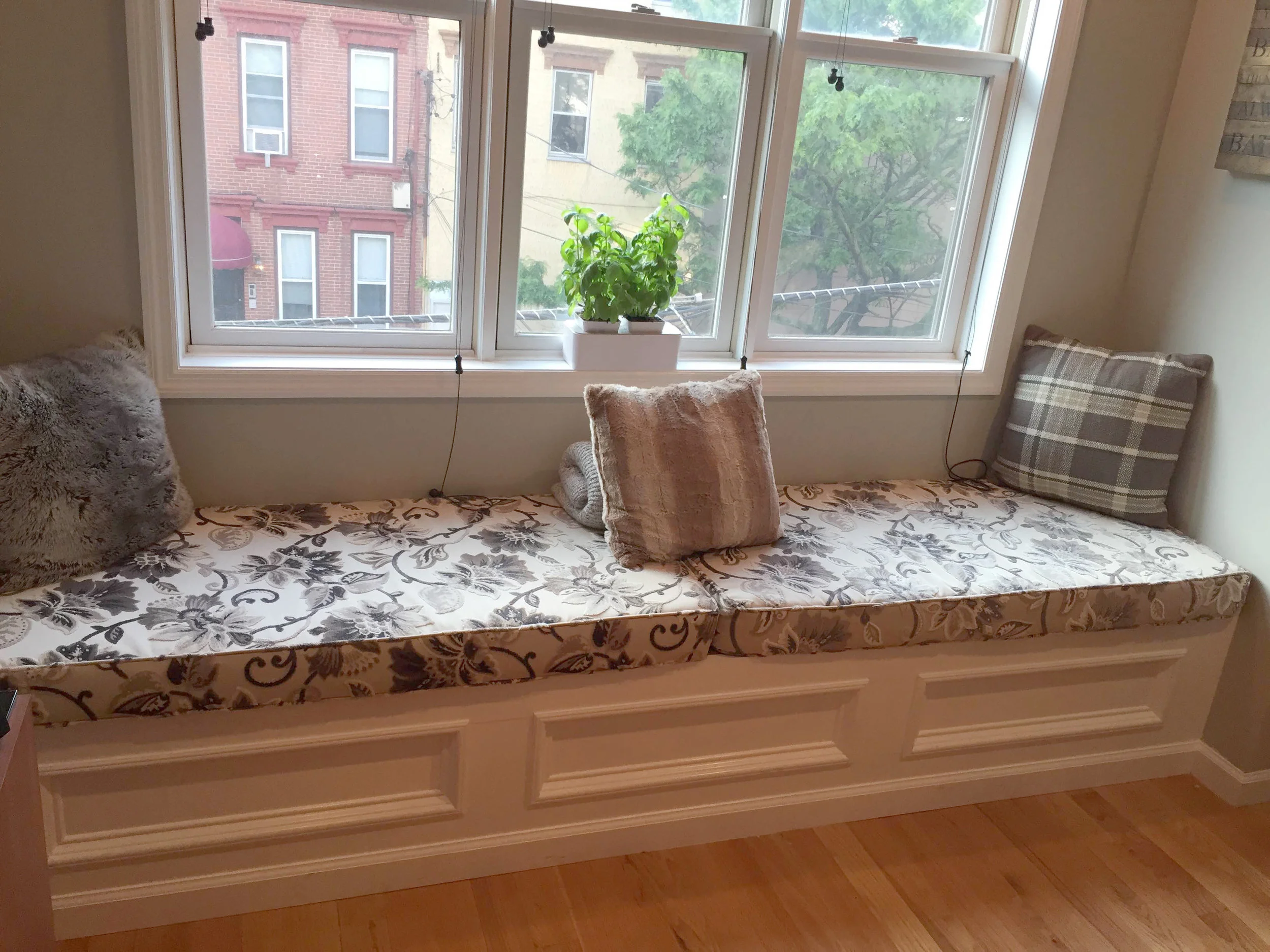 banquette mia_edited-1.jpg
