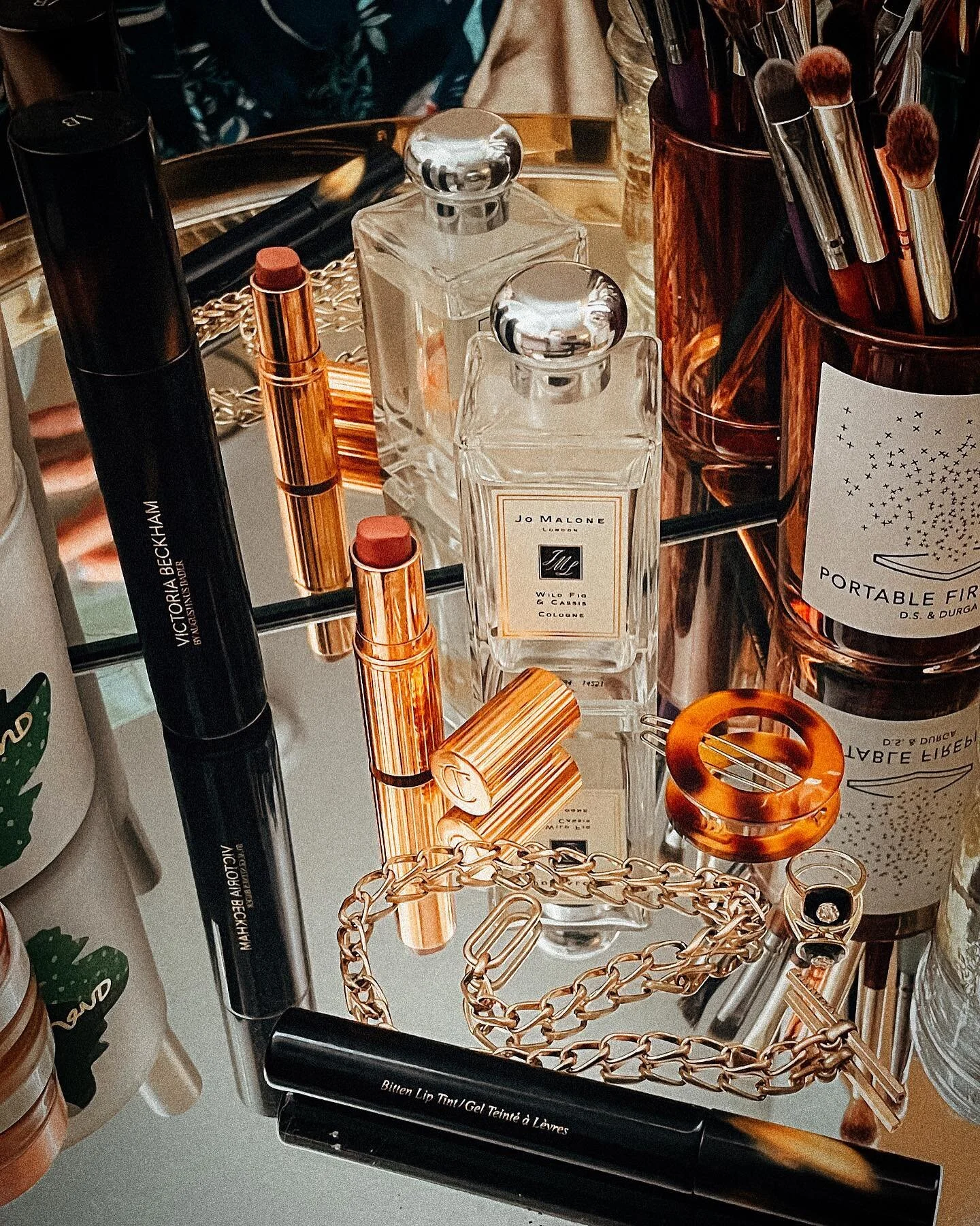 My daily spoiling. Even when I&rsquo;m in the same pair of sweats for 5 days straight 💫 
:::
:::
PS- I&rsquo;ve got Pisces in my second house at the moment, and with the new moon in Pisces coming up on Saturday, I&rsquo;m... really feeling all of my