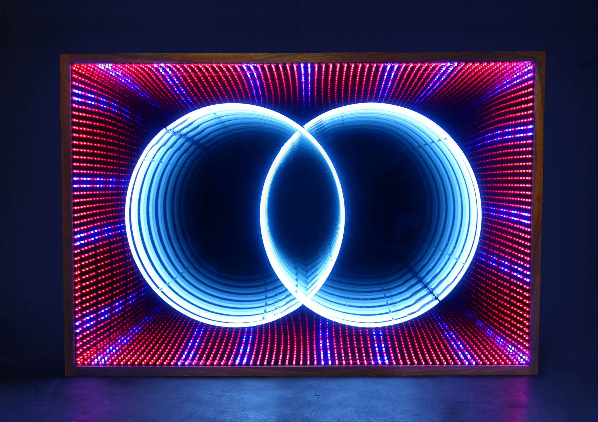 neon-light-infinity-mirror-lightbox-art-cropped-sam-smyth.jpg
