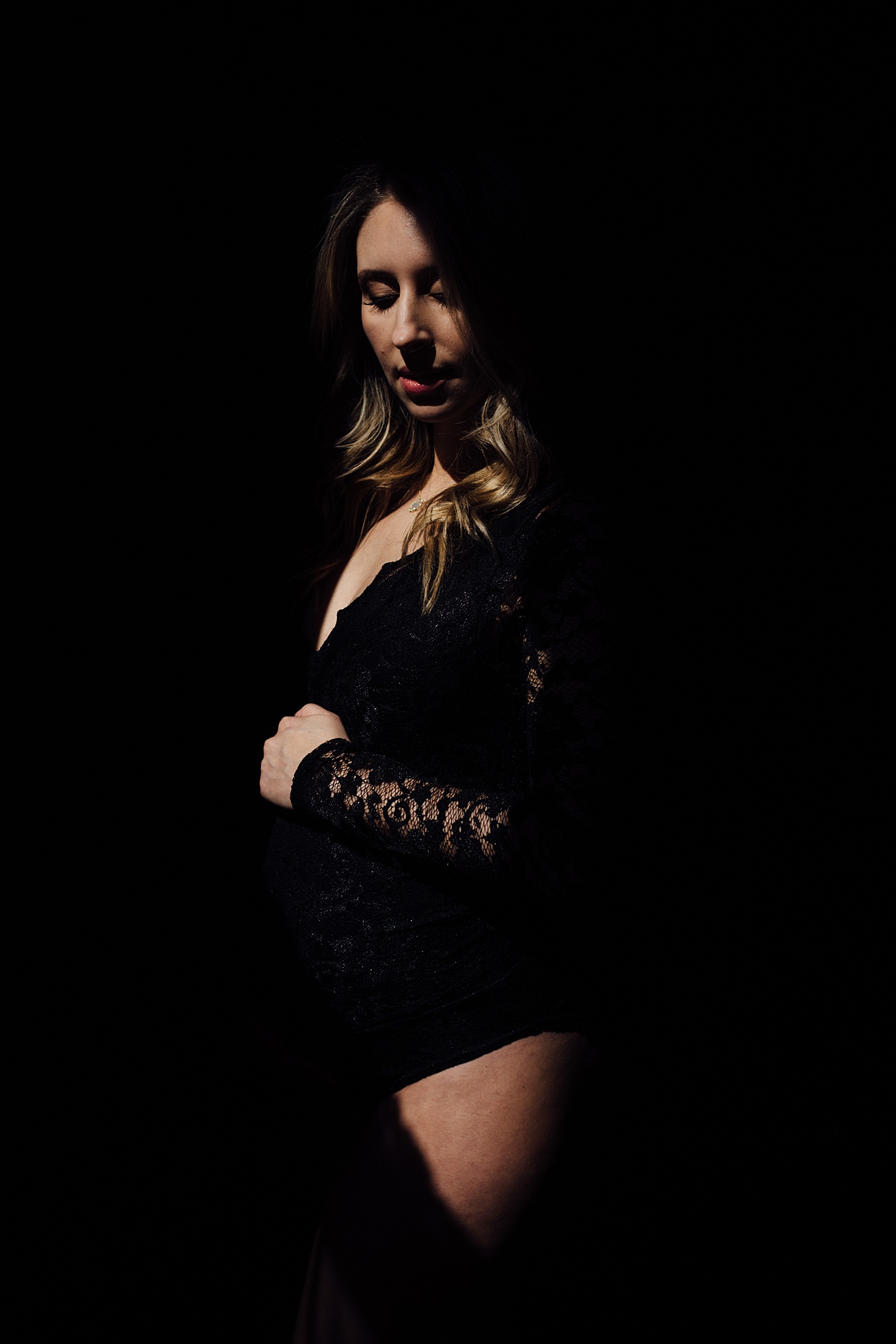 Intimate-Maternity-In-Home-Lifestyle-Newborn-Photographer-Pittsburgh-Rachel-Rossetti-Photography-Portrait_0118.jpg