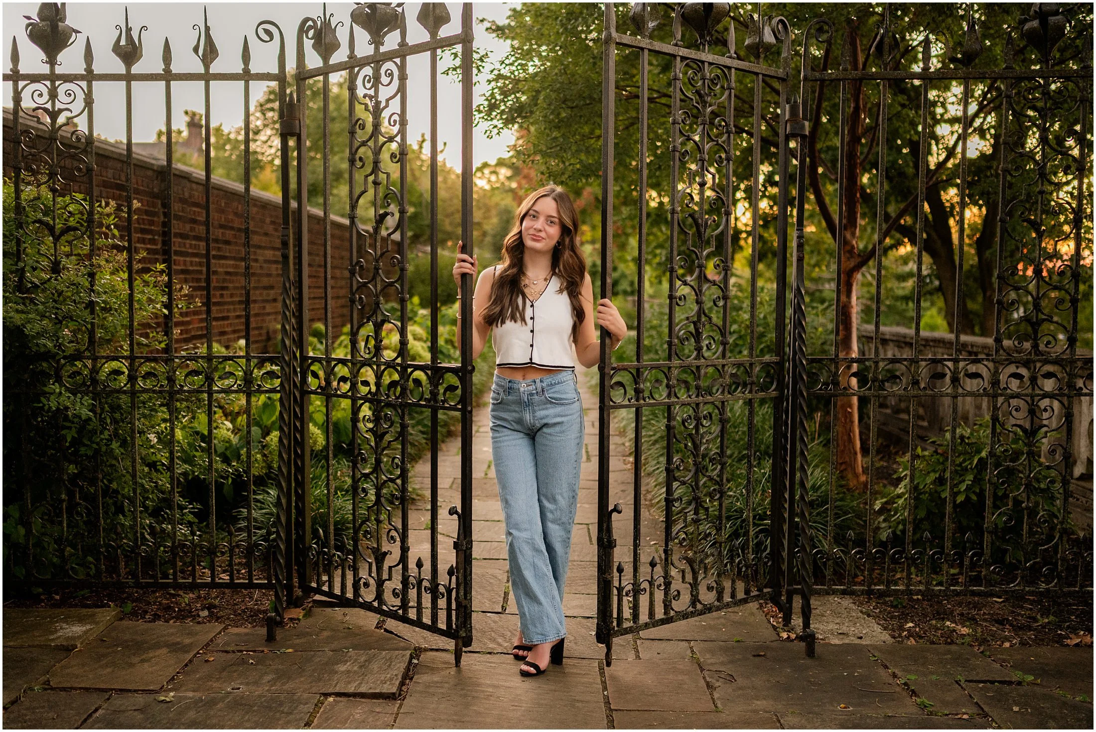 mellon-park-walled-garden-senior-session_0027.jpg