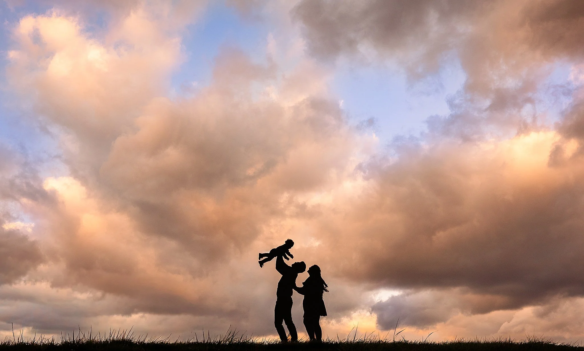 Family session at home on the family farm in Burgettestown, PA