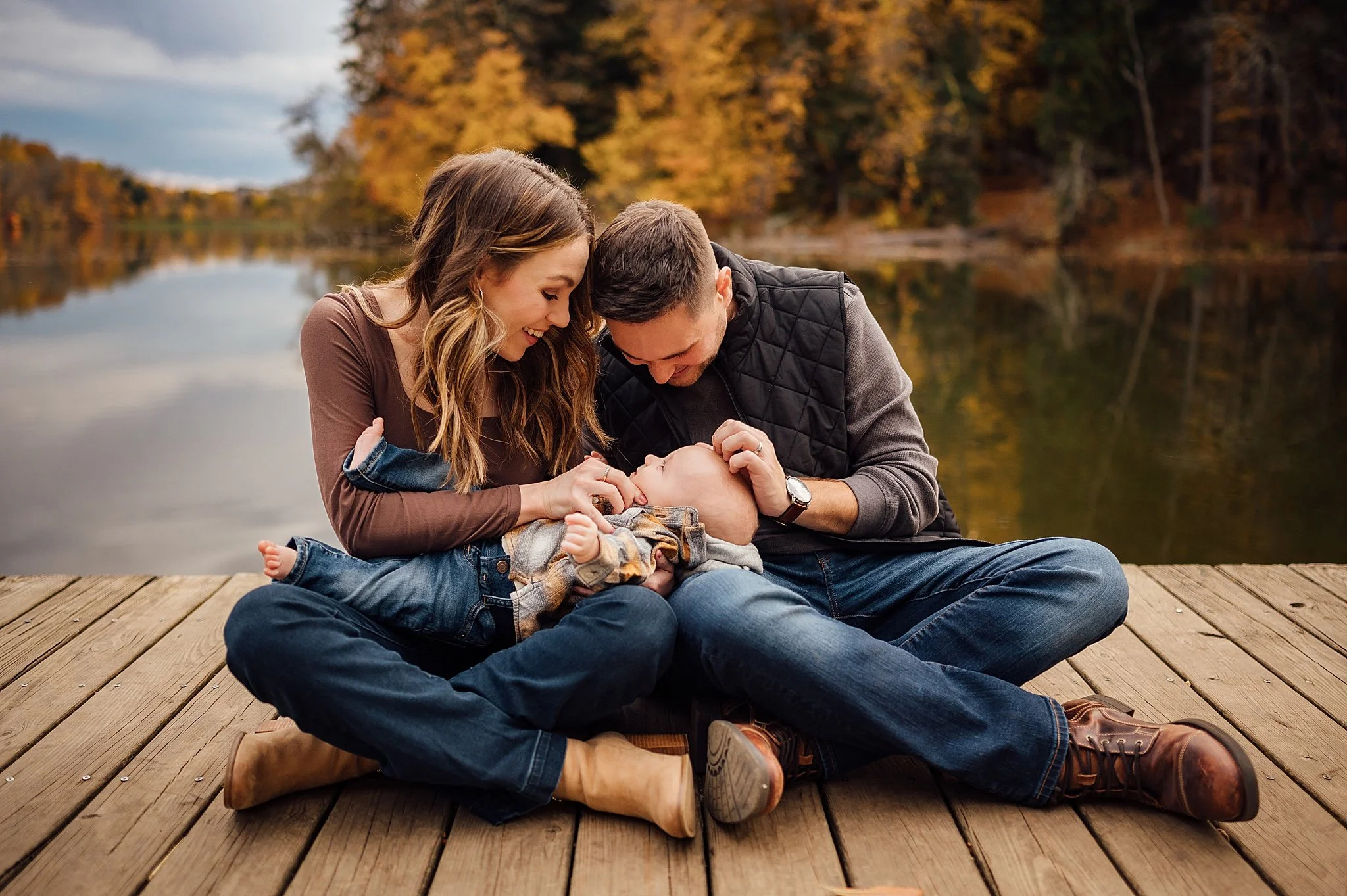 Family photos at the lake in Pittsburgh PA