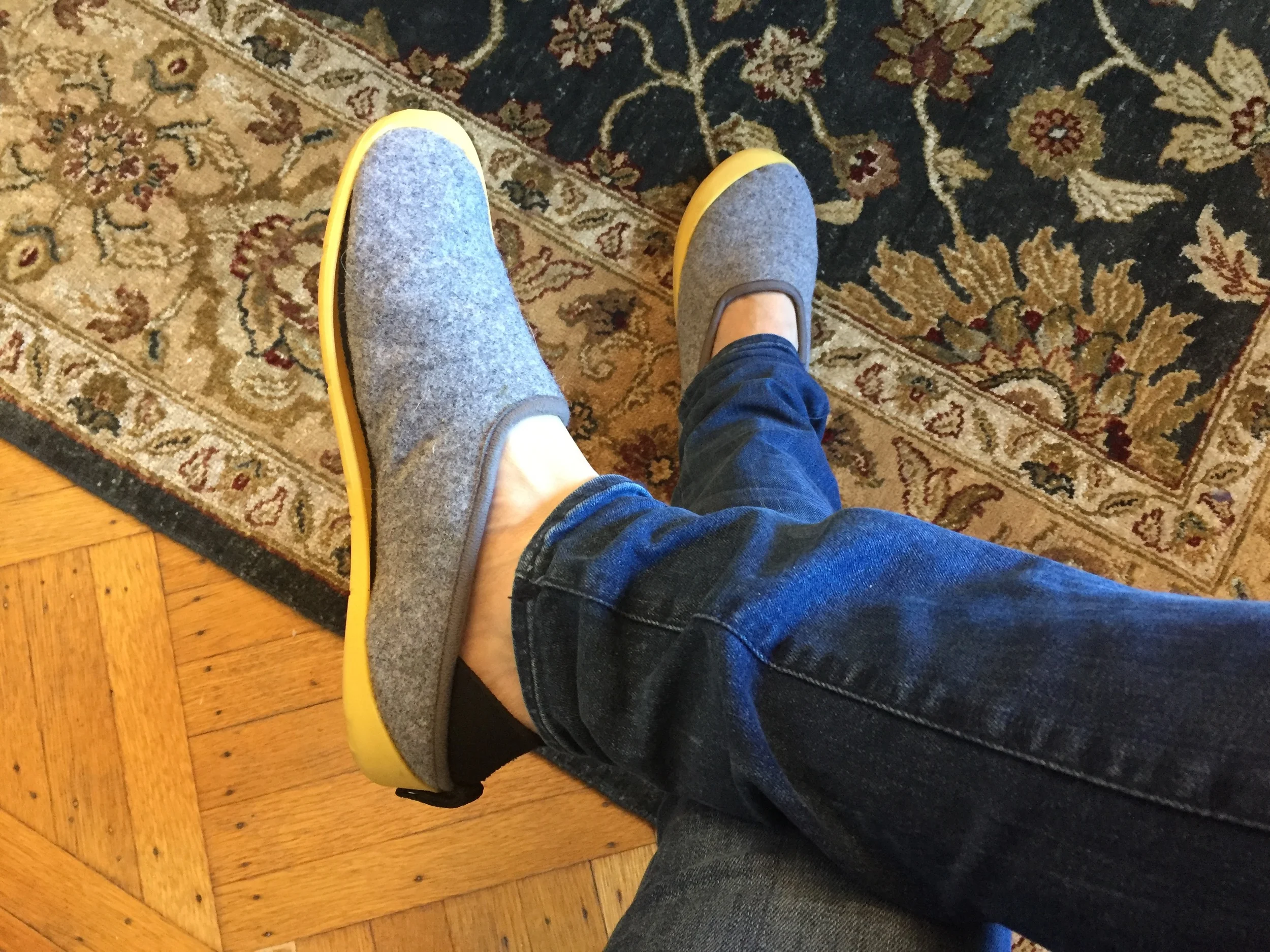 Not a fan of the way the sole gaps away from the main shoe/slipper body.