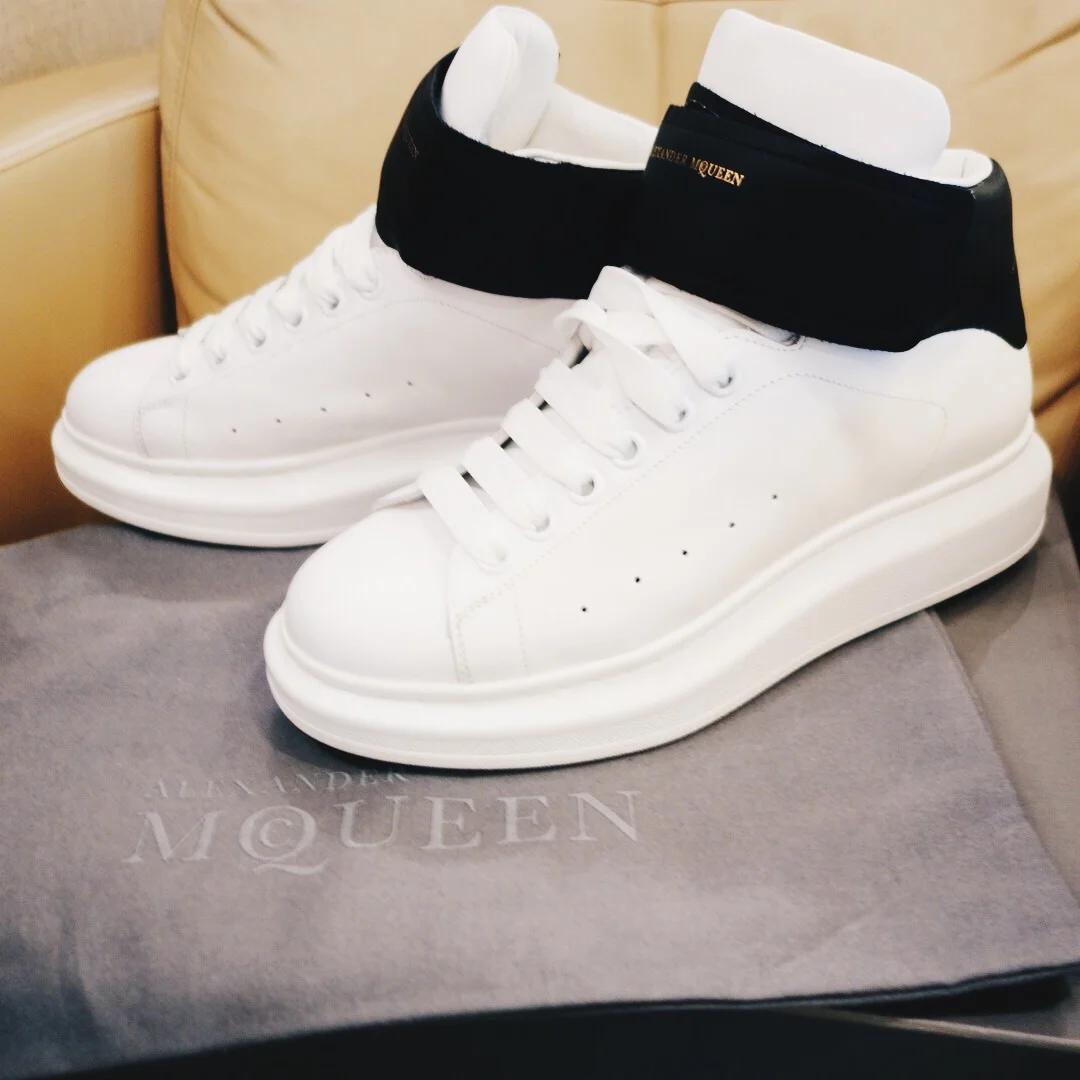 大好きなAlexander Mc Queenの新作プレフォールのハイカットスニーカーを購入。