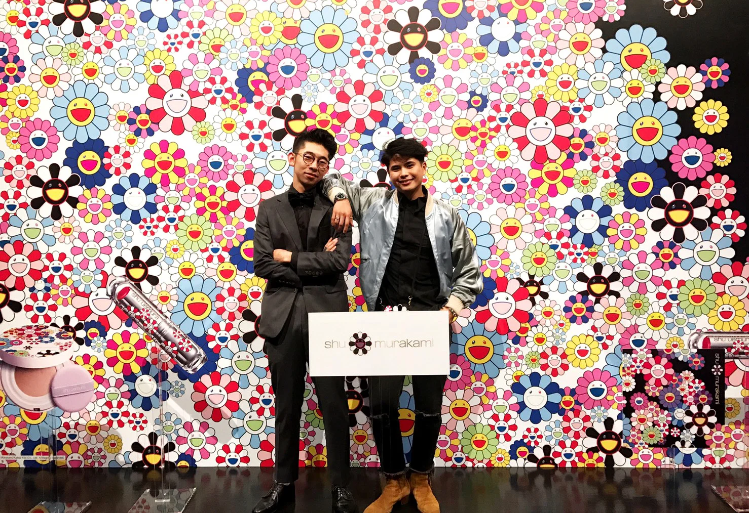 インターンをしてくれている恩地くんと。Shu Uemura x Murakami Takashiイベントにて。