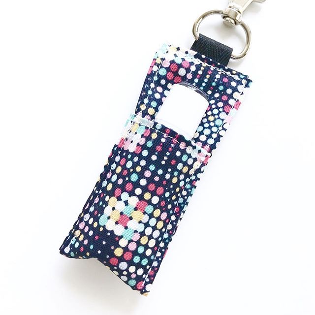 There&rsquo;s a new lip balm holder in the shop tonight and I am IN LOVE with this print. I want to put it on everything.
.
#miloandmolly #lipbalmholder #lipstickcase #winterskincaretips #chappedlips #lipbalmaddict