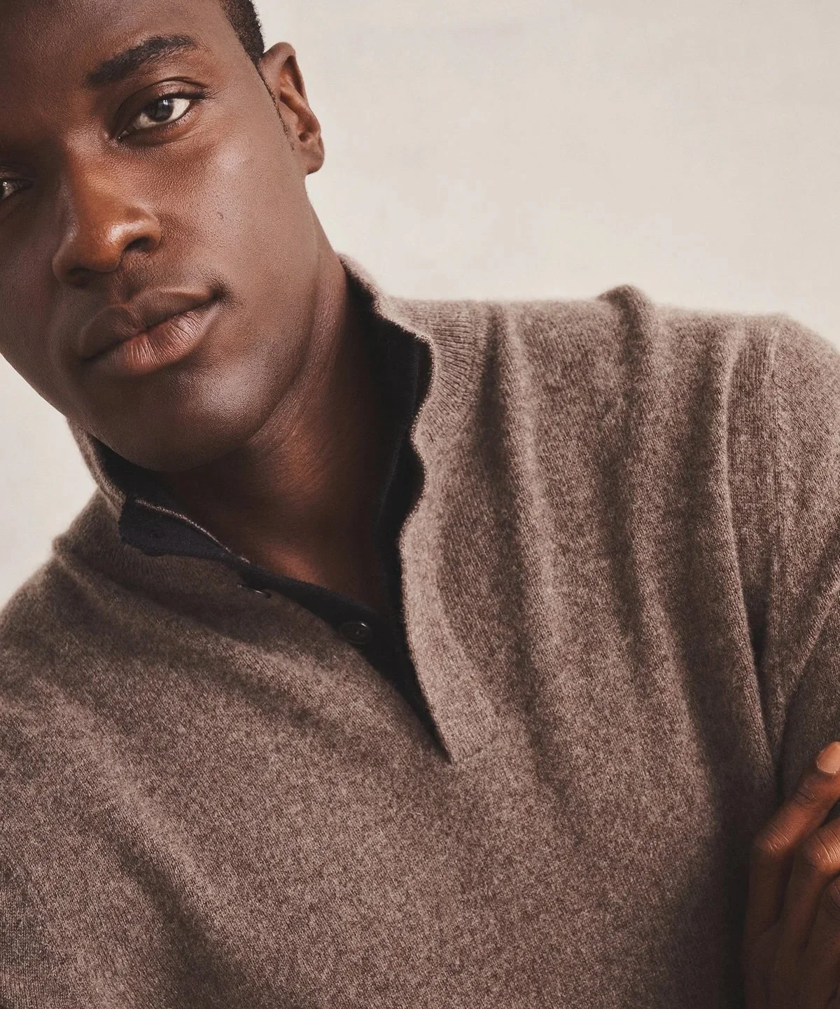 Signature-Cashmere-Quarter-Button-Down-Sweater---Cacao_5790.jpeg