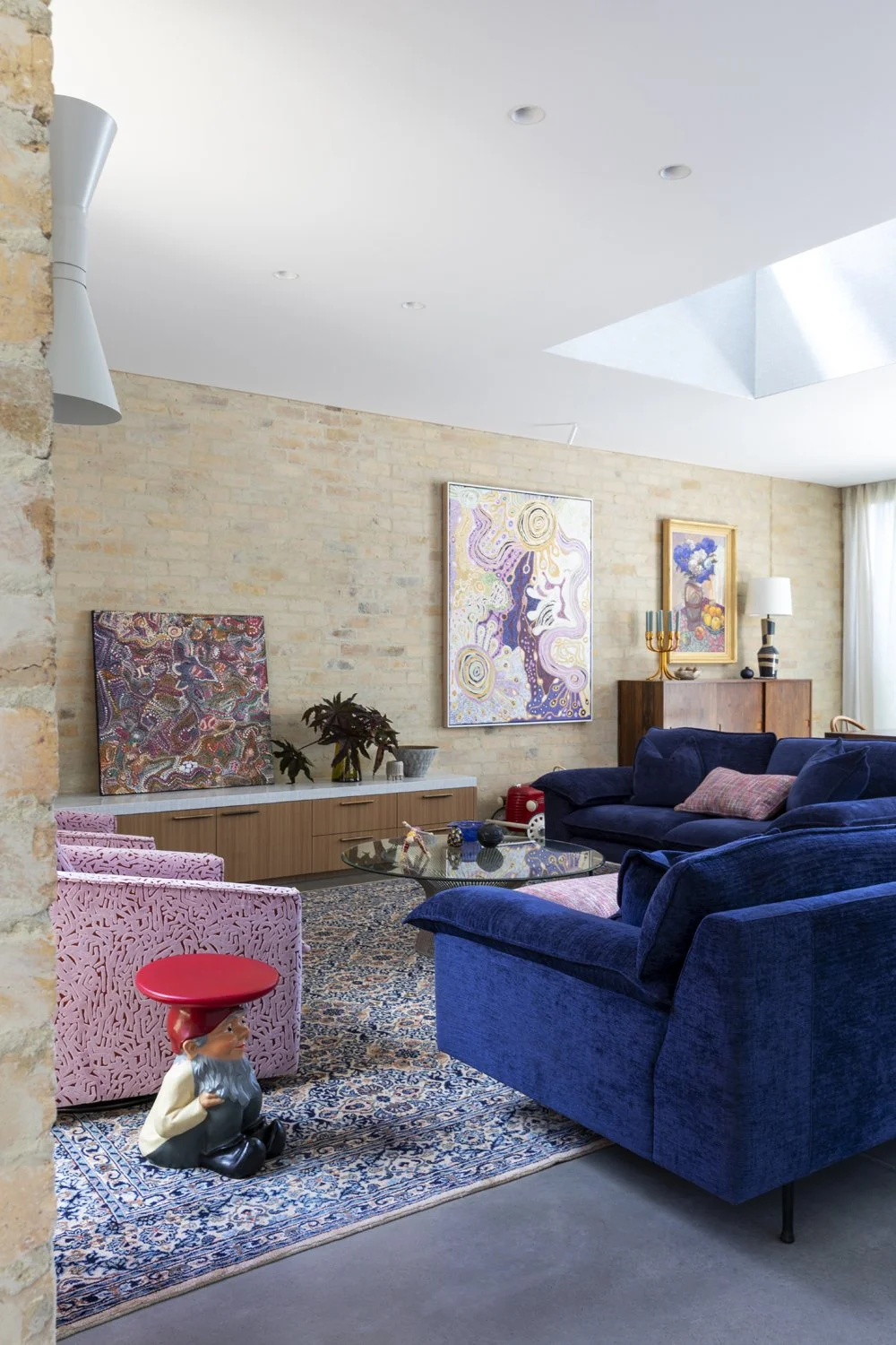 Melbourne interior designer Meredith Lee has used colour, art and texture to great effect in this open plan living dining room.